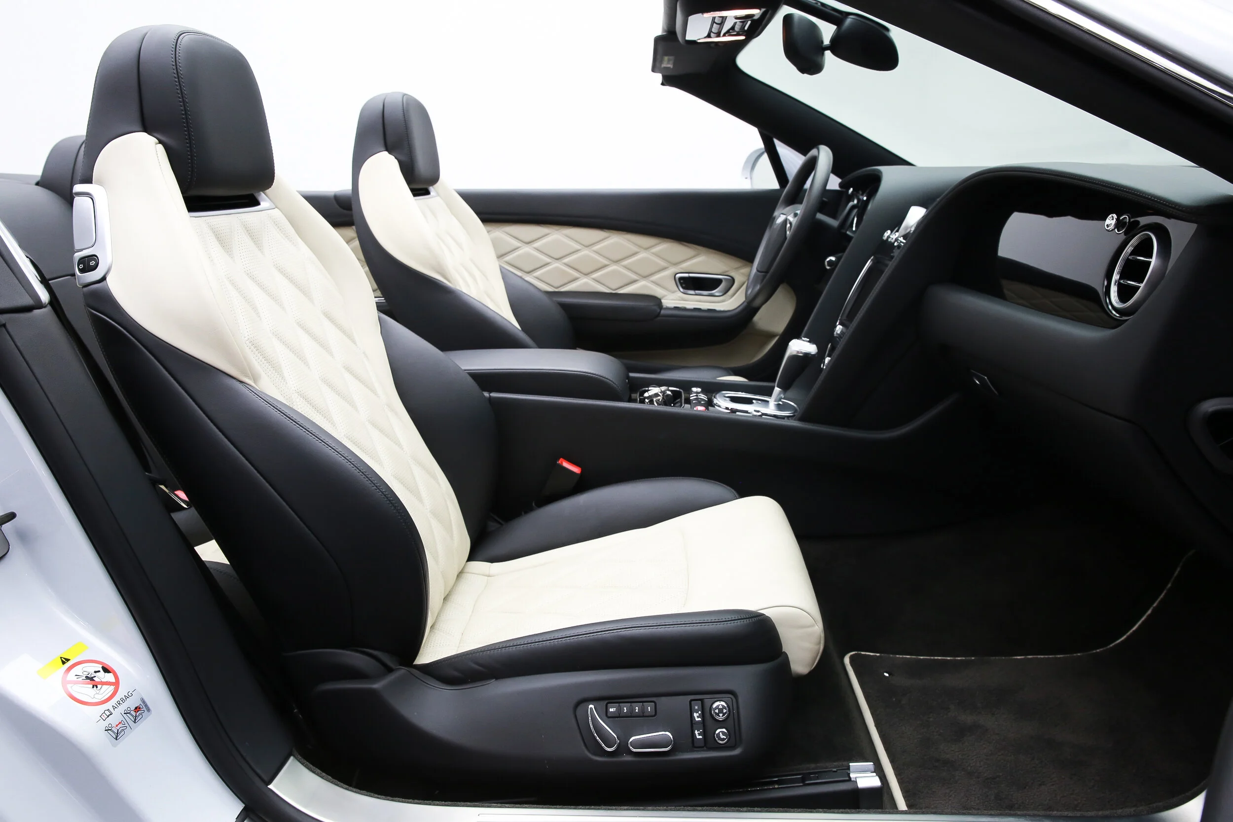 ROBERT_BASSAM_BENTLEY_CONTINENTAL_GTS_WHITE (46).jpg