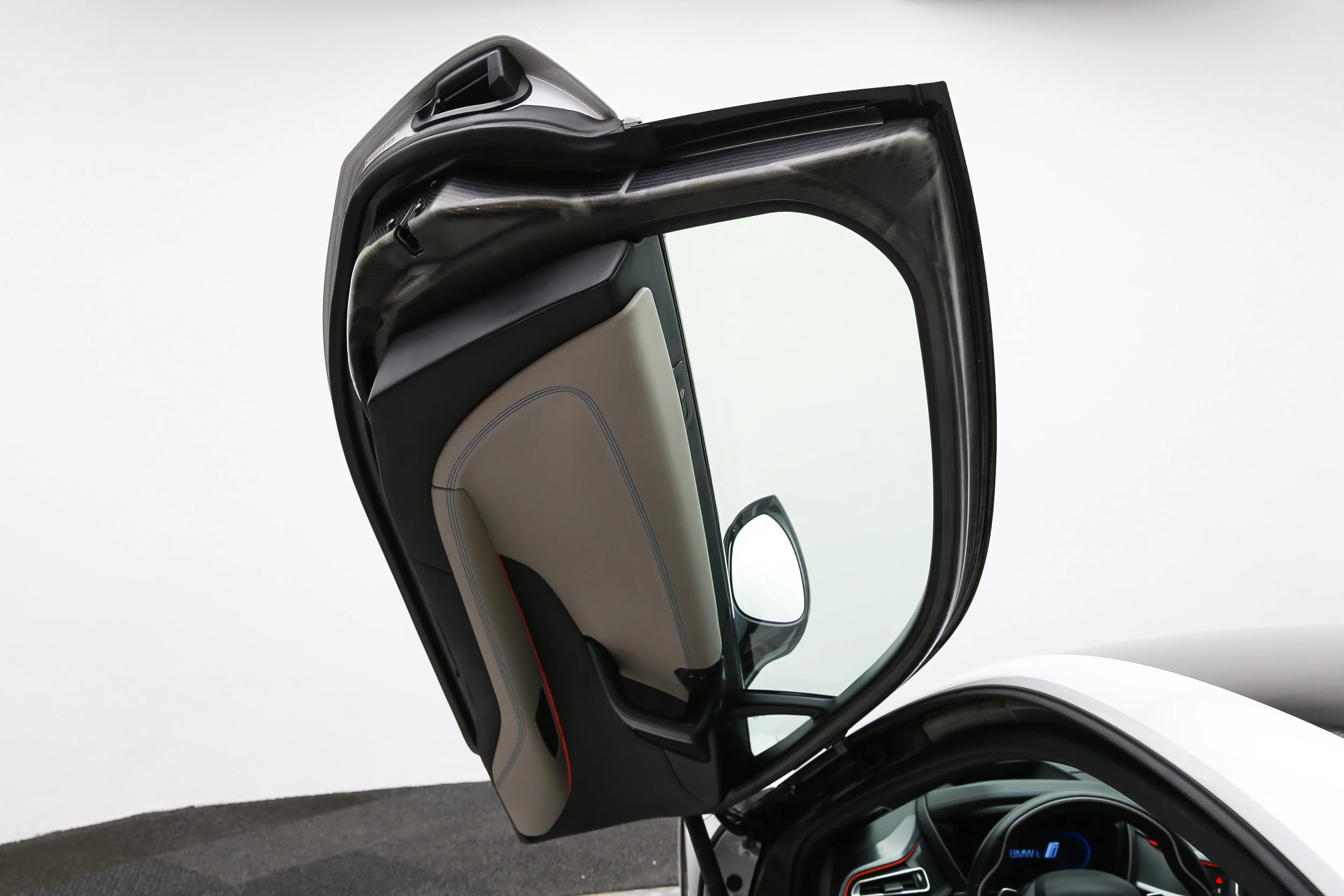 ROBERT_BASSAM_BMW_I8_2014_WHITE (42).jpg