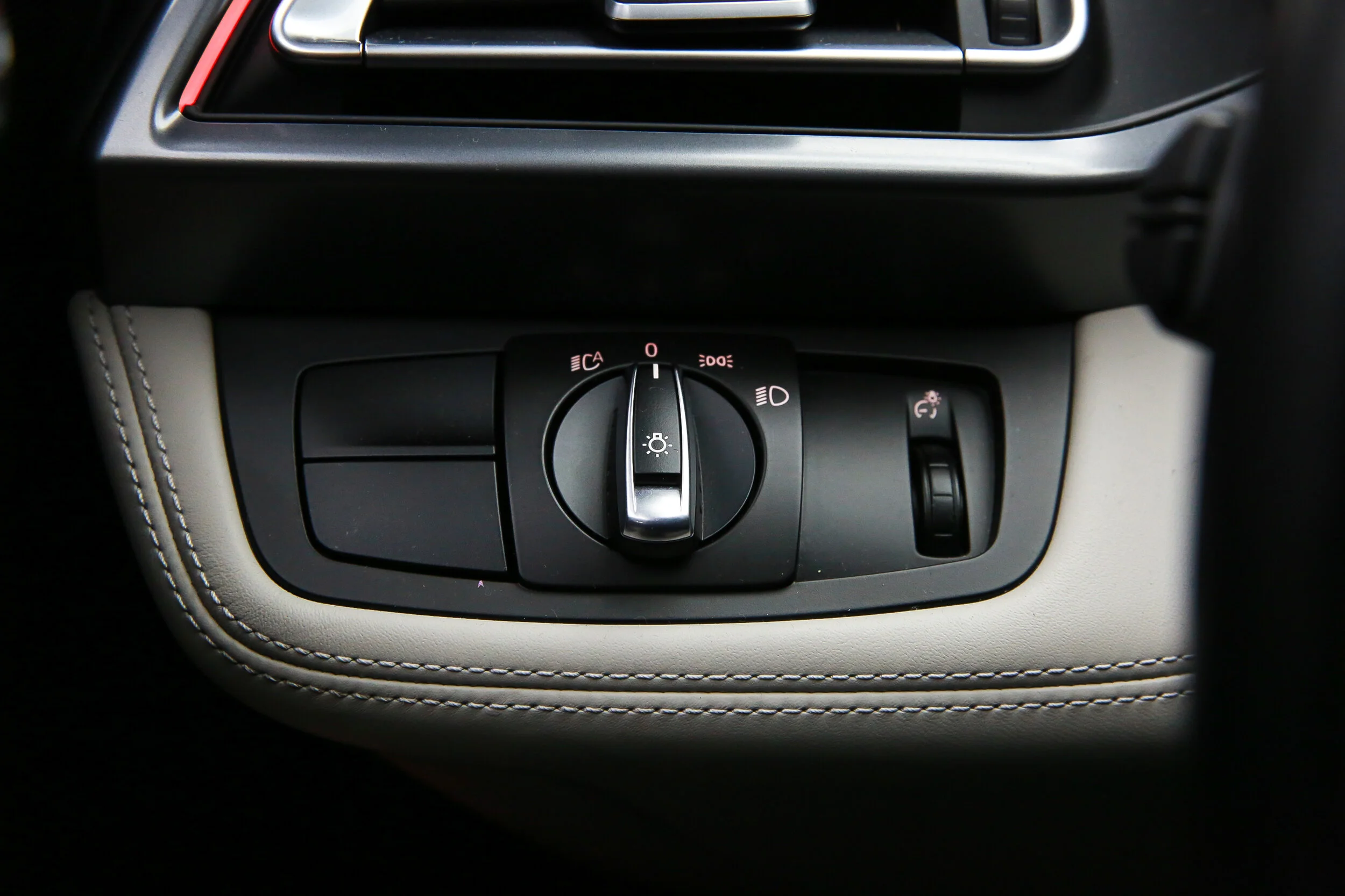 ROBERT_BASSAM_BMW_I8_2014_WHITE (44).jpg