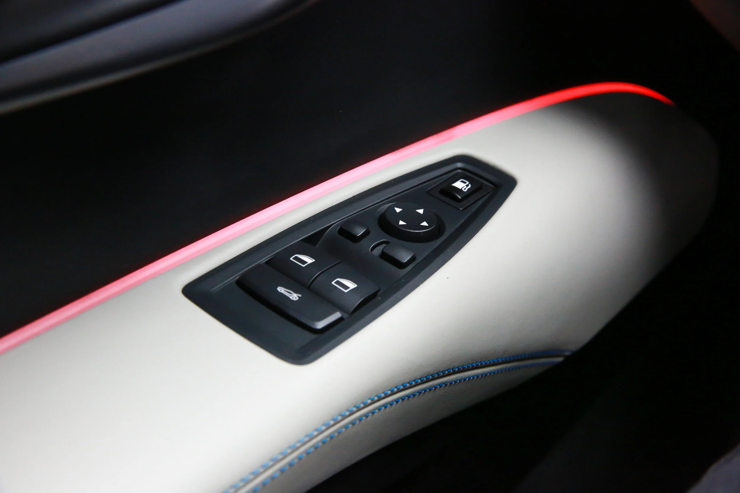 ROBERT_BASSAM_BMW_I8_2014_WHITE (46).jpg