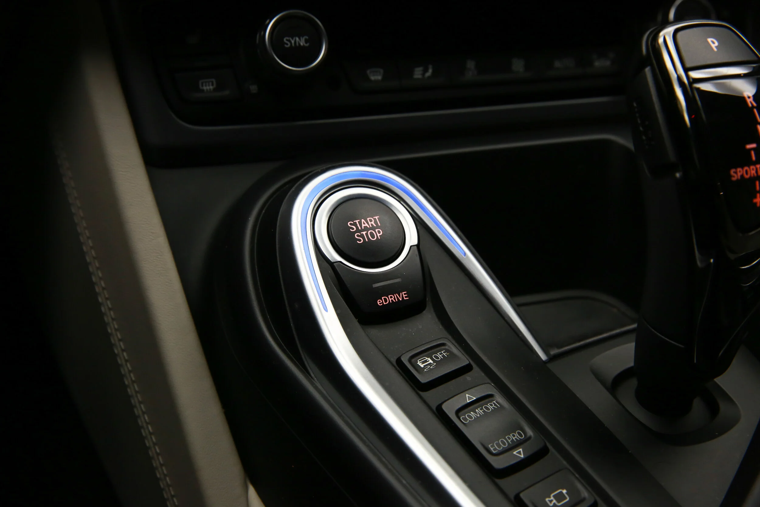 ROBERT_BASSAM_BMW_I8_2014_WHITE (51).jpg