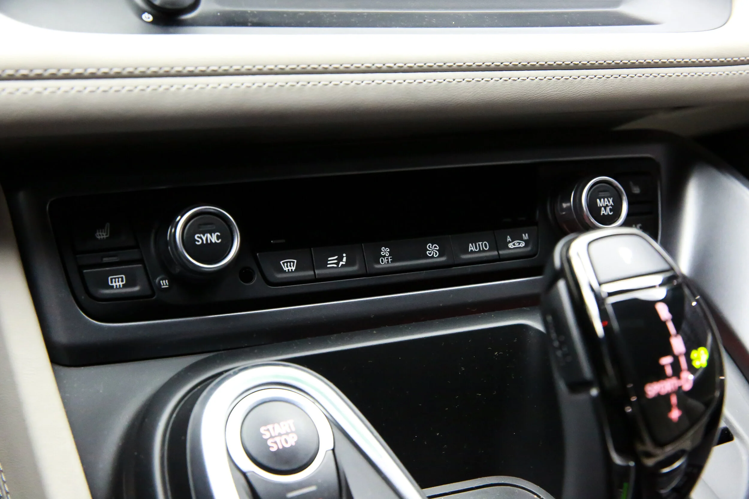 ROBERT_BASSAM_BMW_I8_2014_WHITE (50).jpg