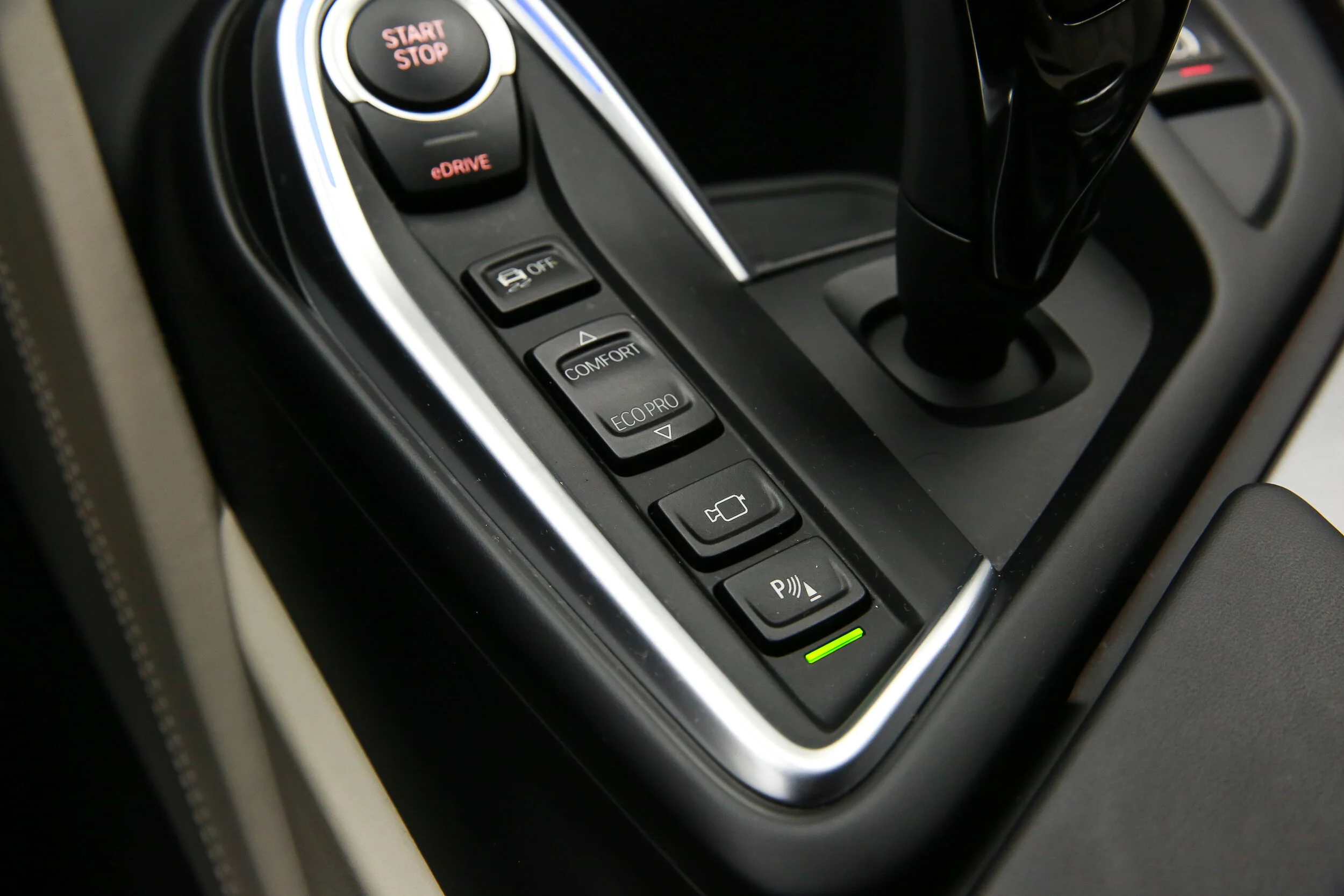 ROBERT_BASSAM_BMW_I8_2014_WHITE (52).jpg