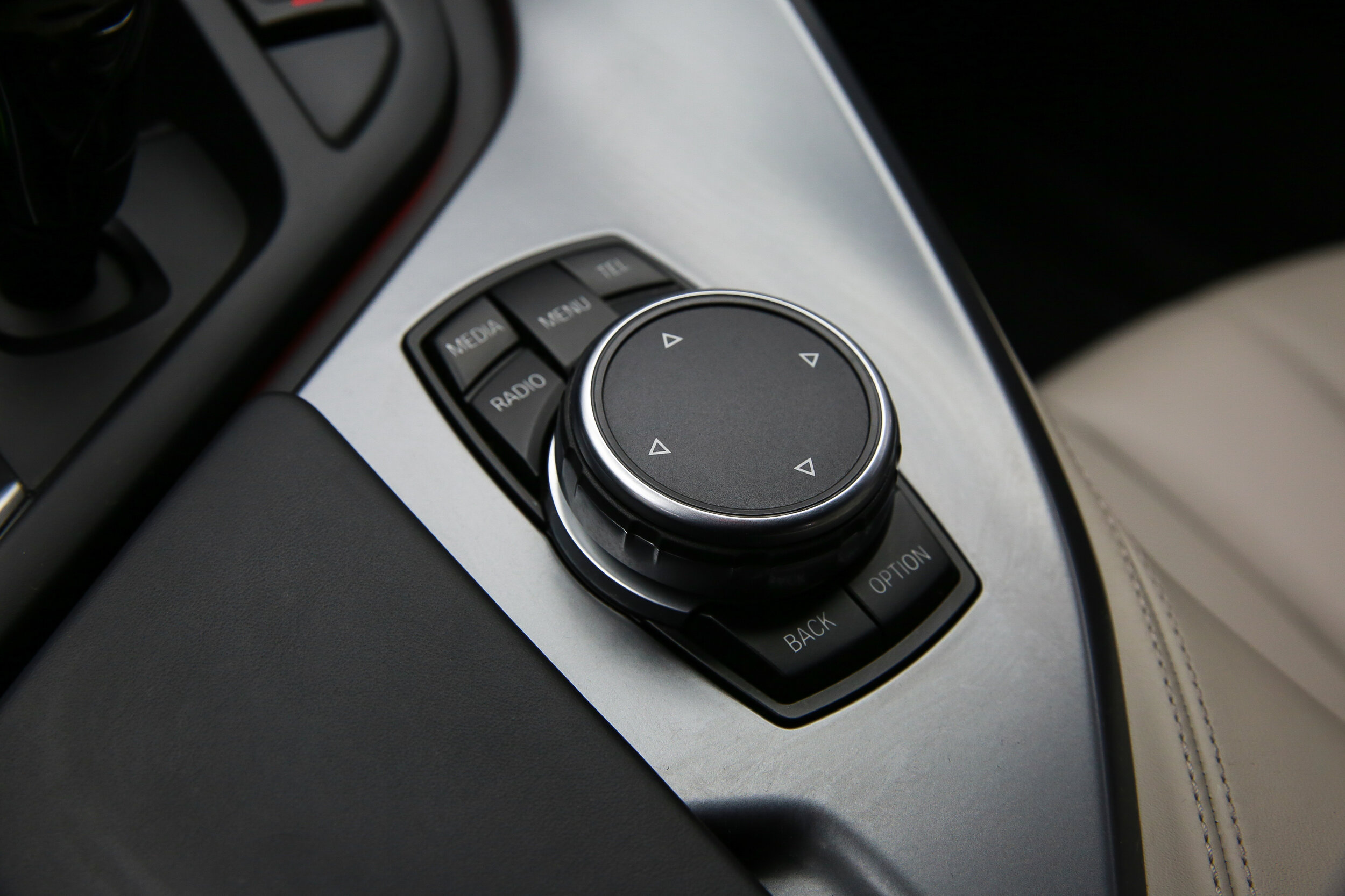 ROBERT_BASSAM_BMW_I8_2014_WHITE (53).jpg