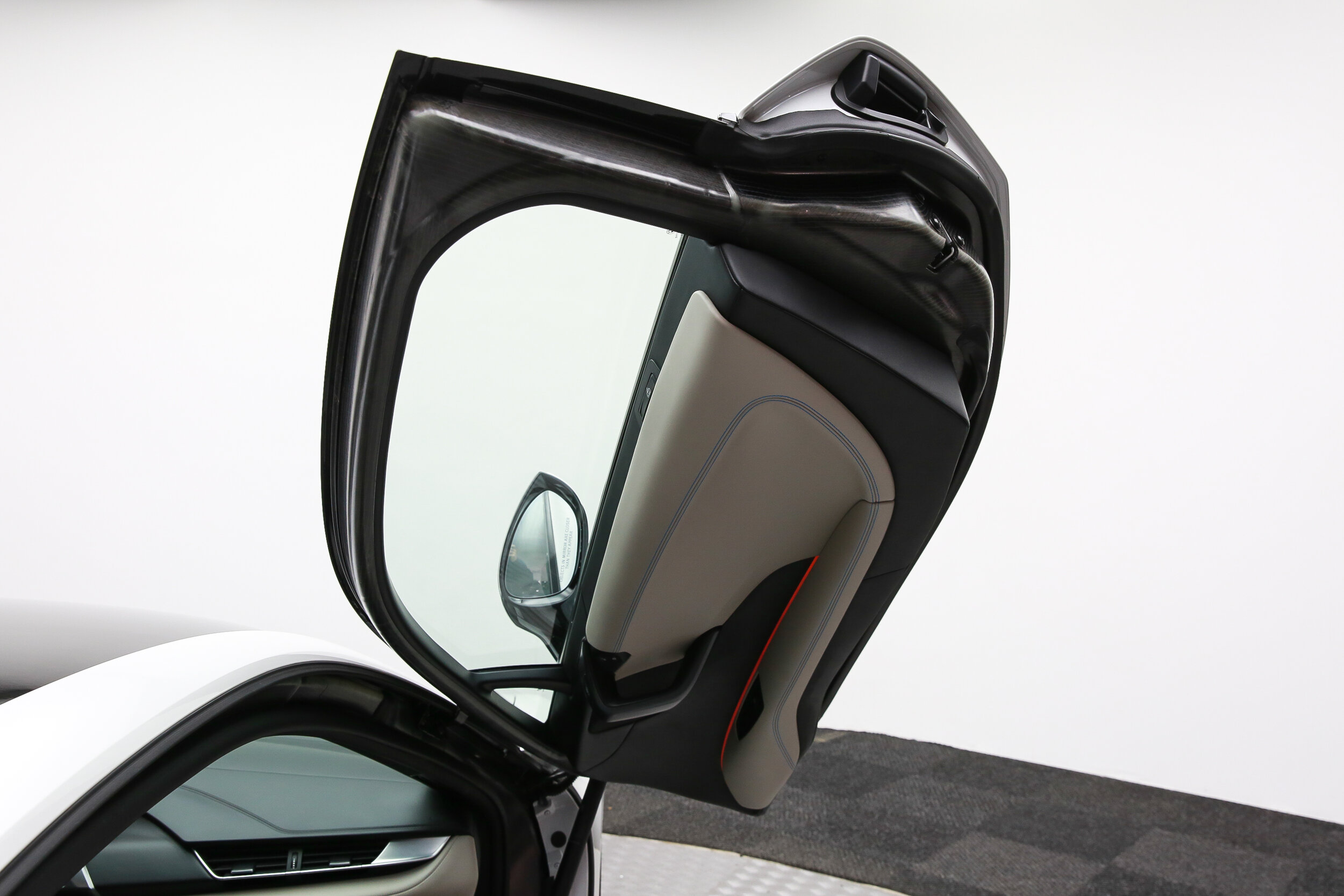 ROBERT_BASSAM_BMW_I8_2014_WHITE (57).jpg