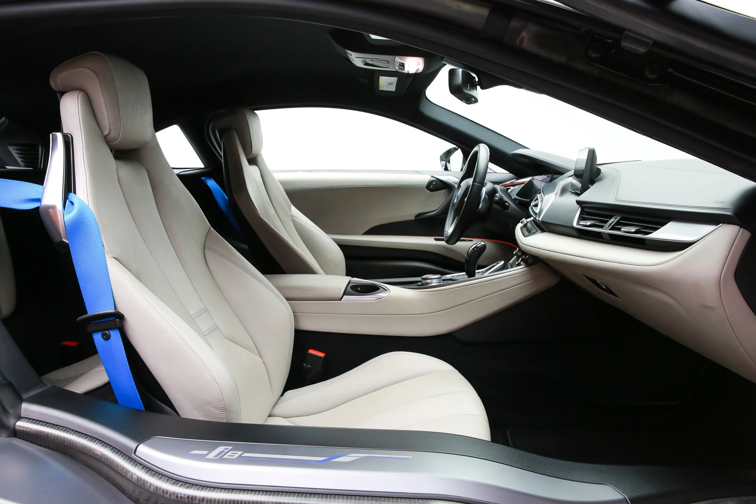 ROBERT_BASSAM_BMW_I8_2014_WHITE (58).jpg