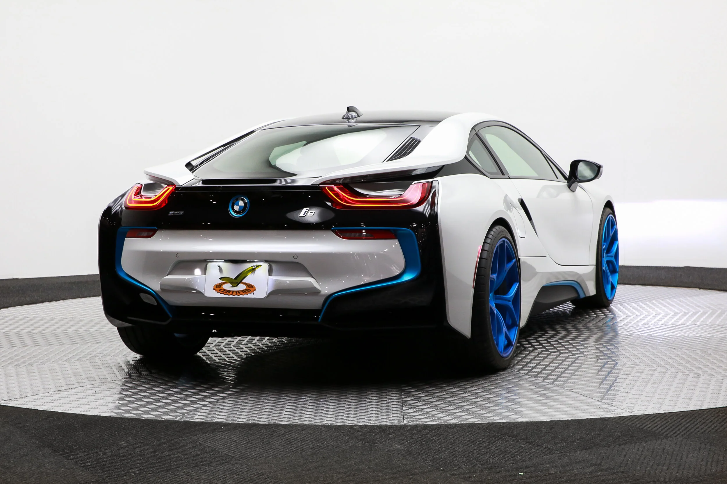 ROBERT_BASSAM_BMW_I8_WHITE_2014_EXTERIOR (1).jpg