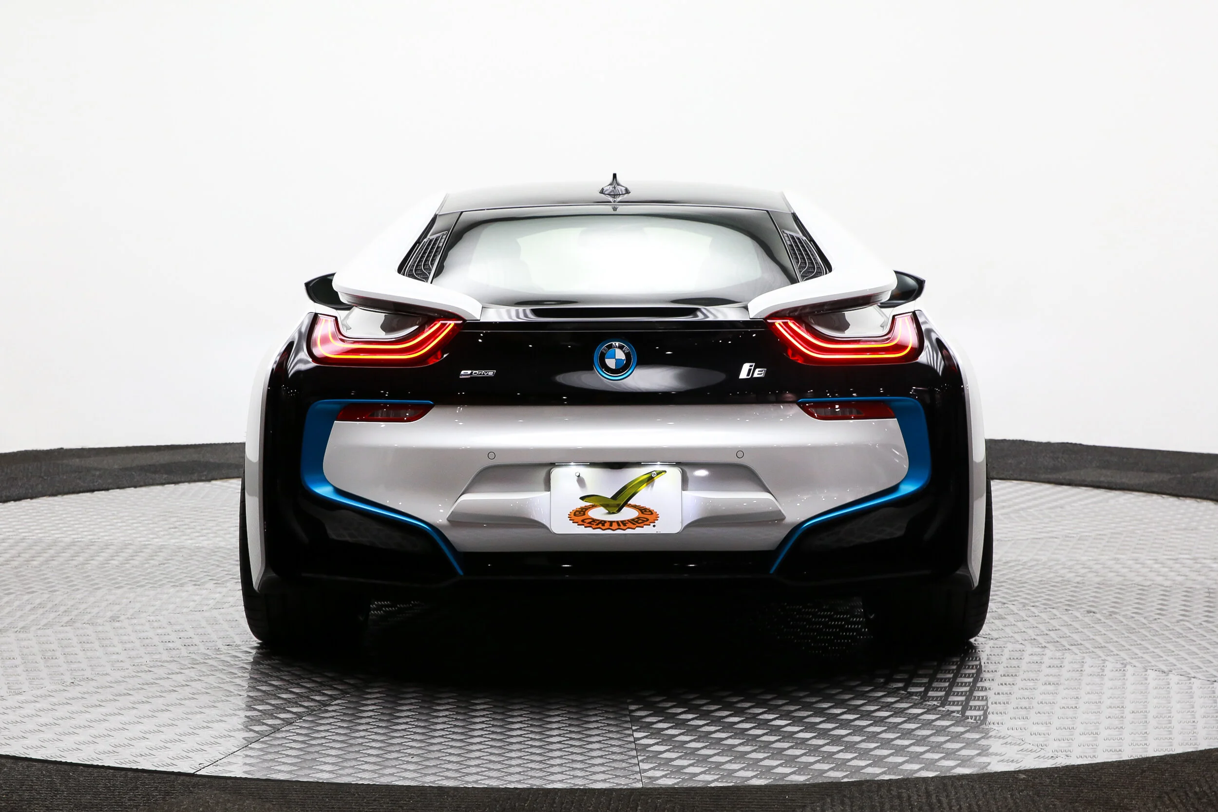 ROBERT_BASSAM_BMW_I8_WHITE_2014_EXTERIOR (2).jpg