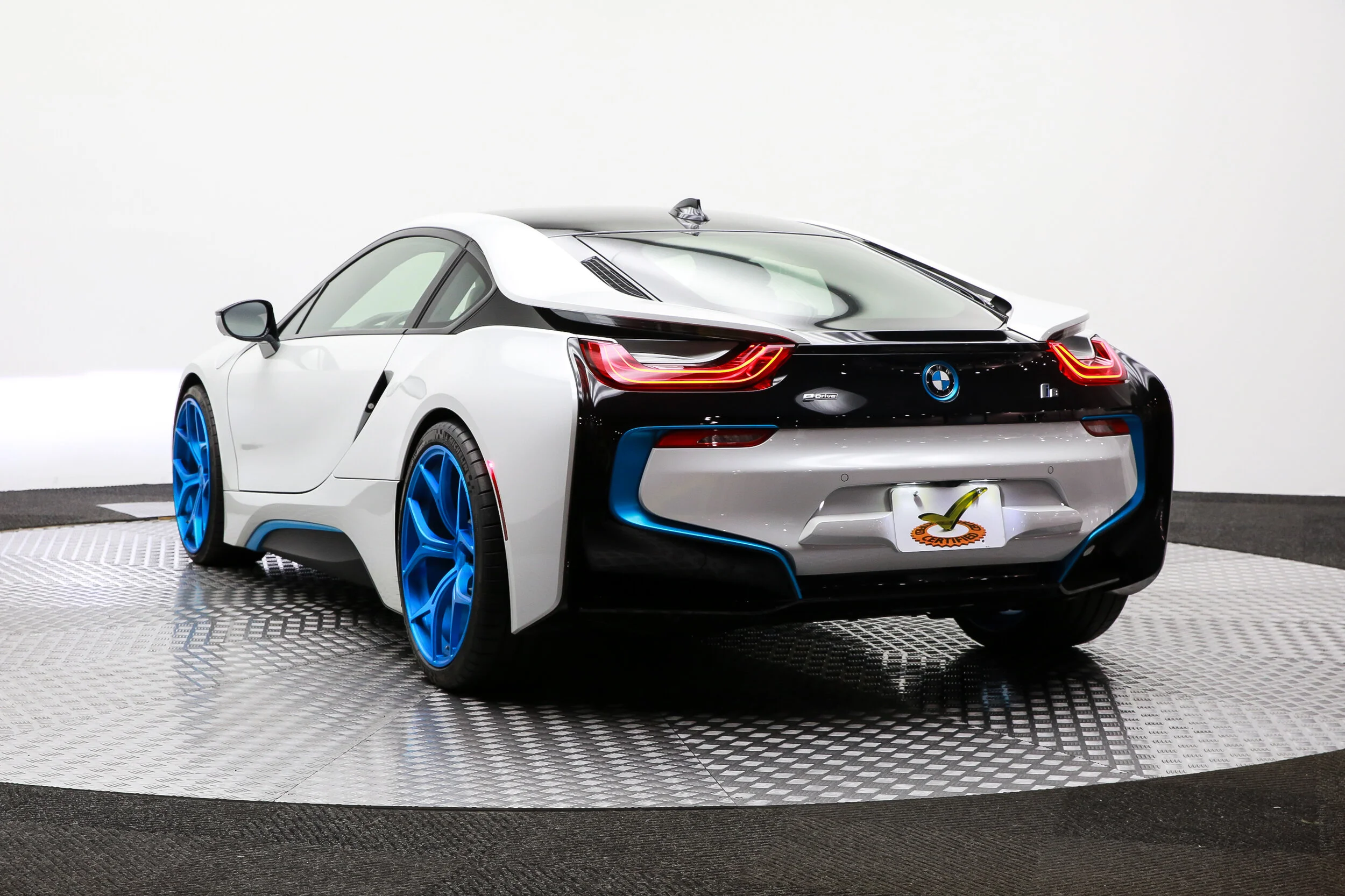 ROBERT_BASSAM_BMW_I8_WHITE_2014_EXTERIOR (3).jpg
