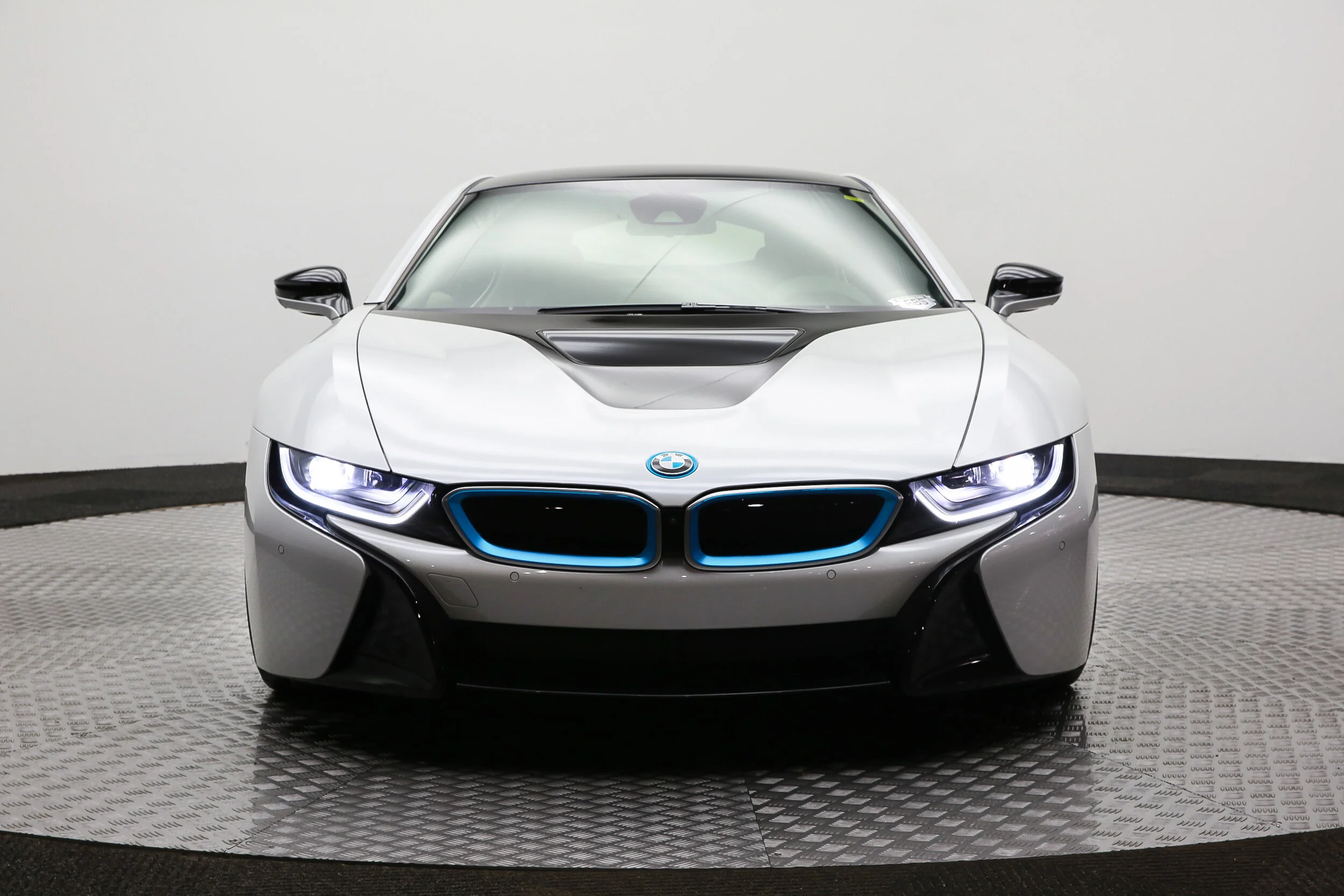 ROBERT_BASSAM_BMW_I8_WHITE_2014_EXTERIOR (6).jpg