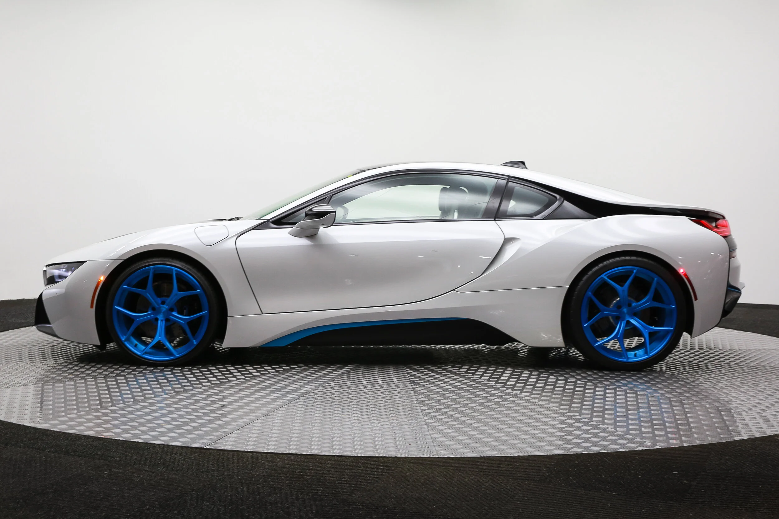 ROBERT_BASSAM_BMW_I8_WHITE_2014_EXTERIOR (8).jpg
