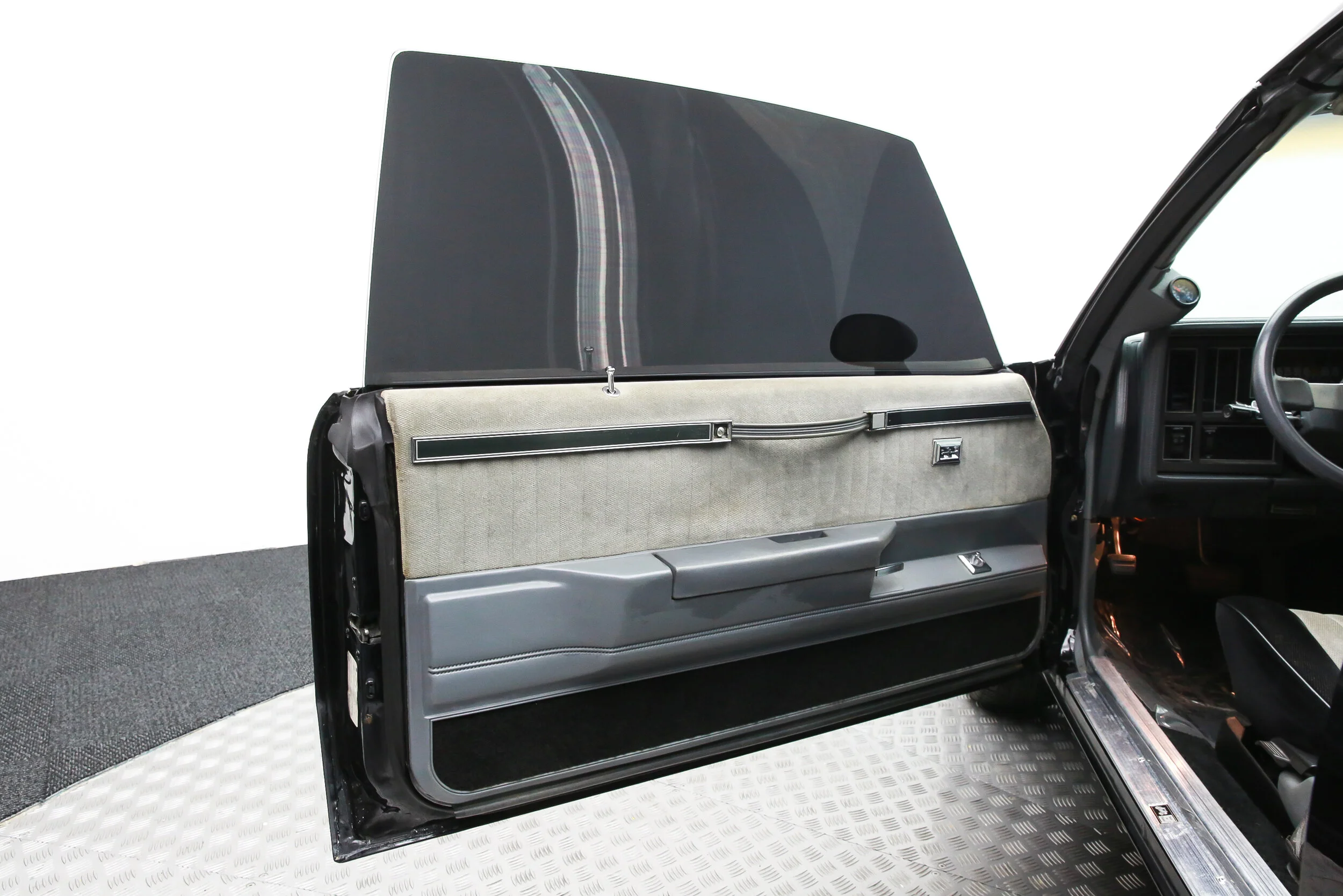 ROBERT_BASSAM_BUICK_GRAND_NATIONAL_1987_BLACK (4).jpg