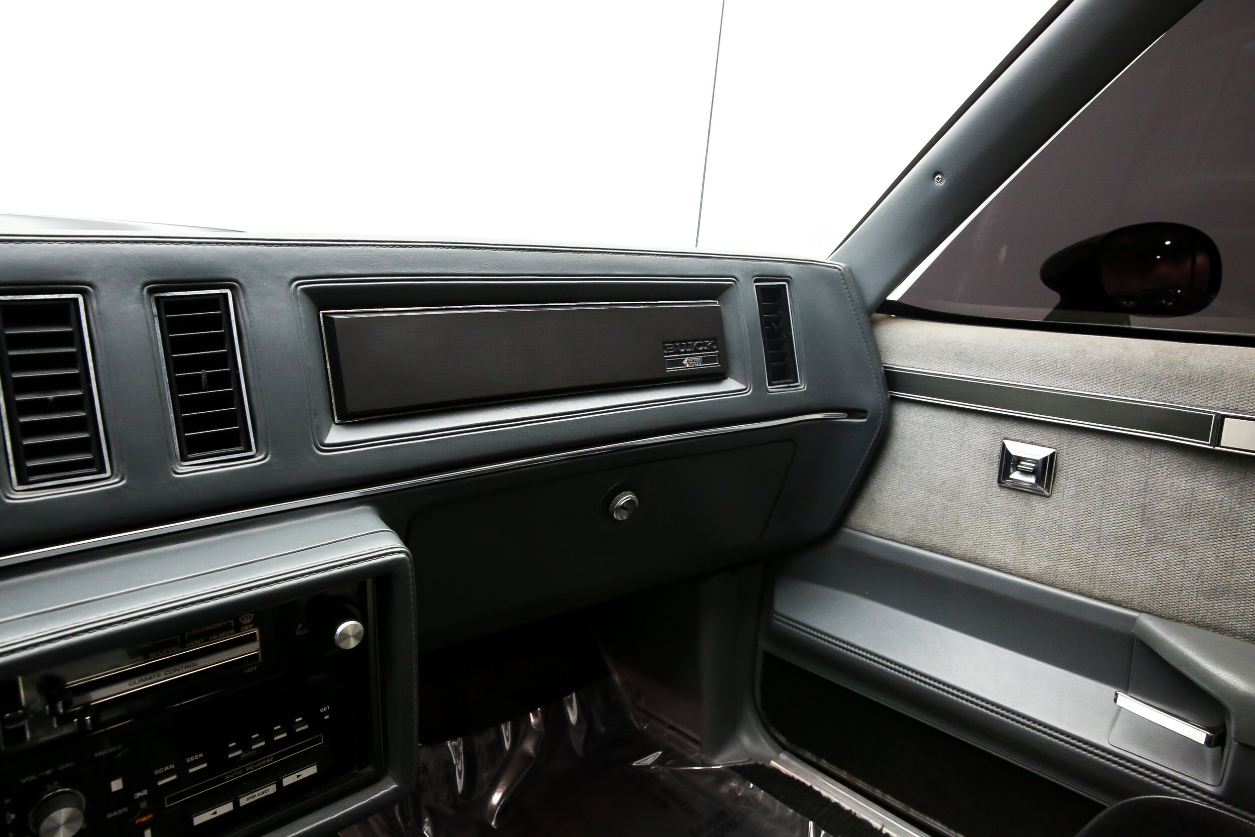 ROBERT_BASSAM_BUICK_GRAND_NATIONAL_1987_BLACK (16).jpg