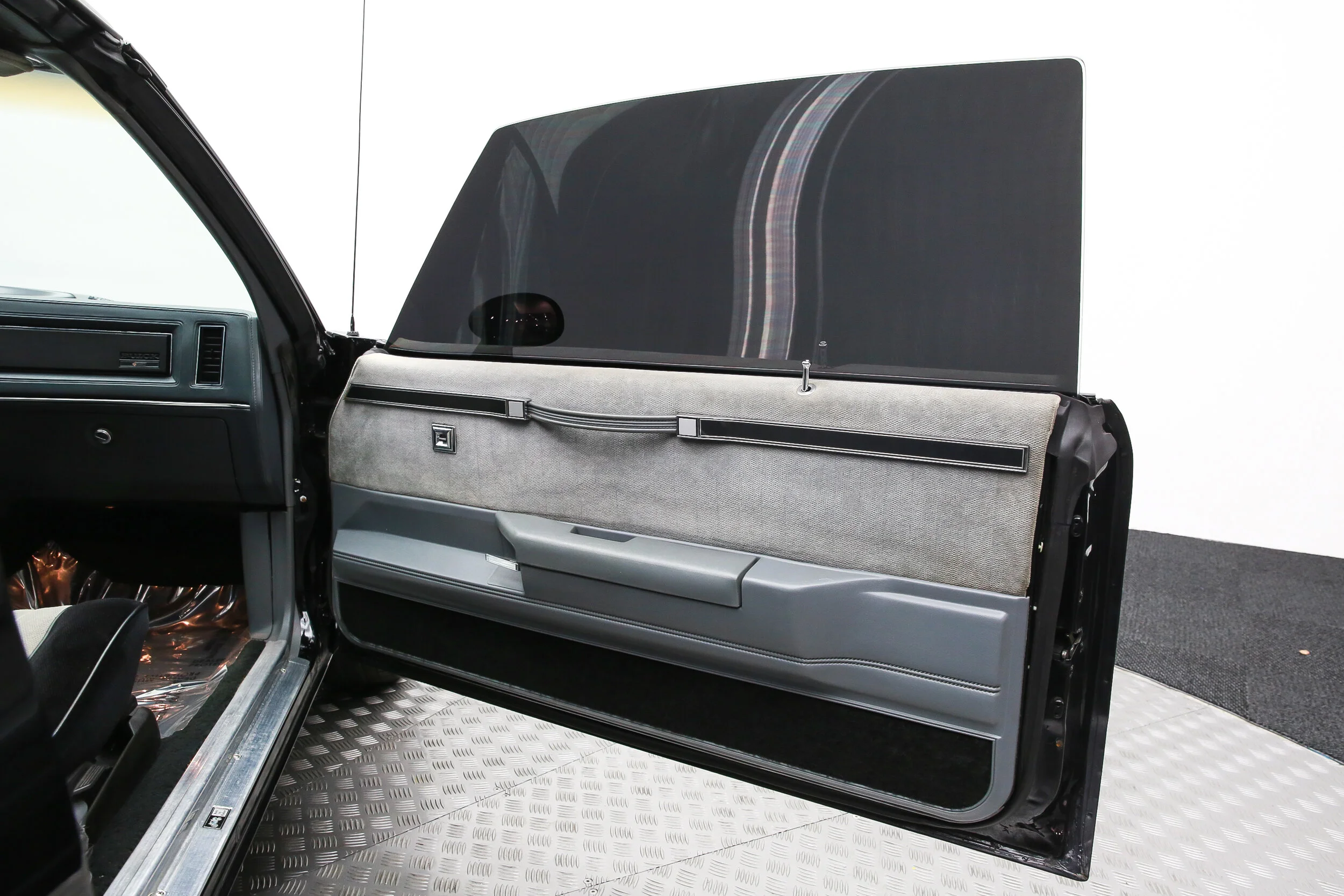ROBERT_BASSAM_BUICK_GRAND_NATIONAL_1987_BLACK (20).jpg