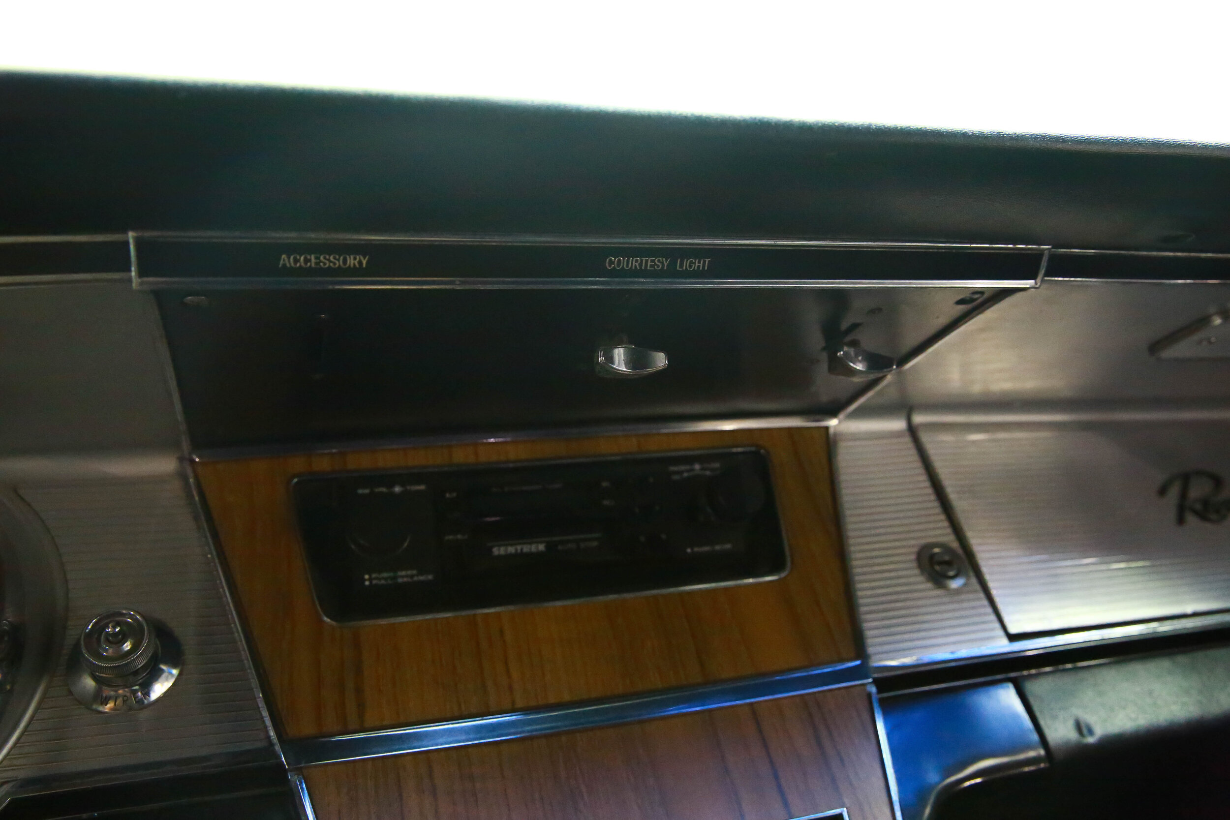 ROBERT_BASSAM_BUICK_RIVIERA_1964 (11).jpg