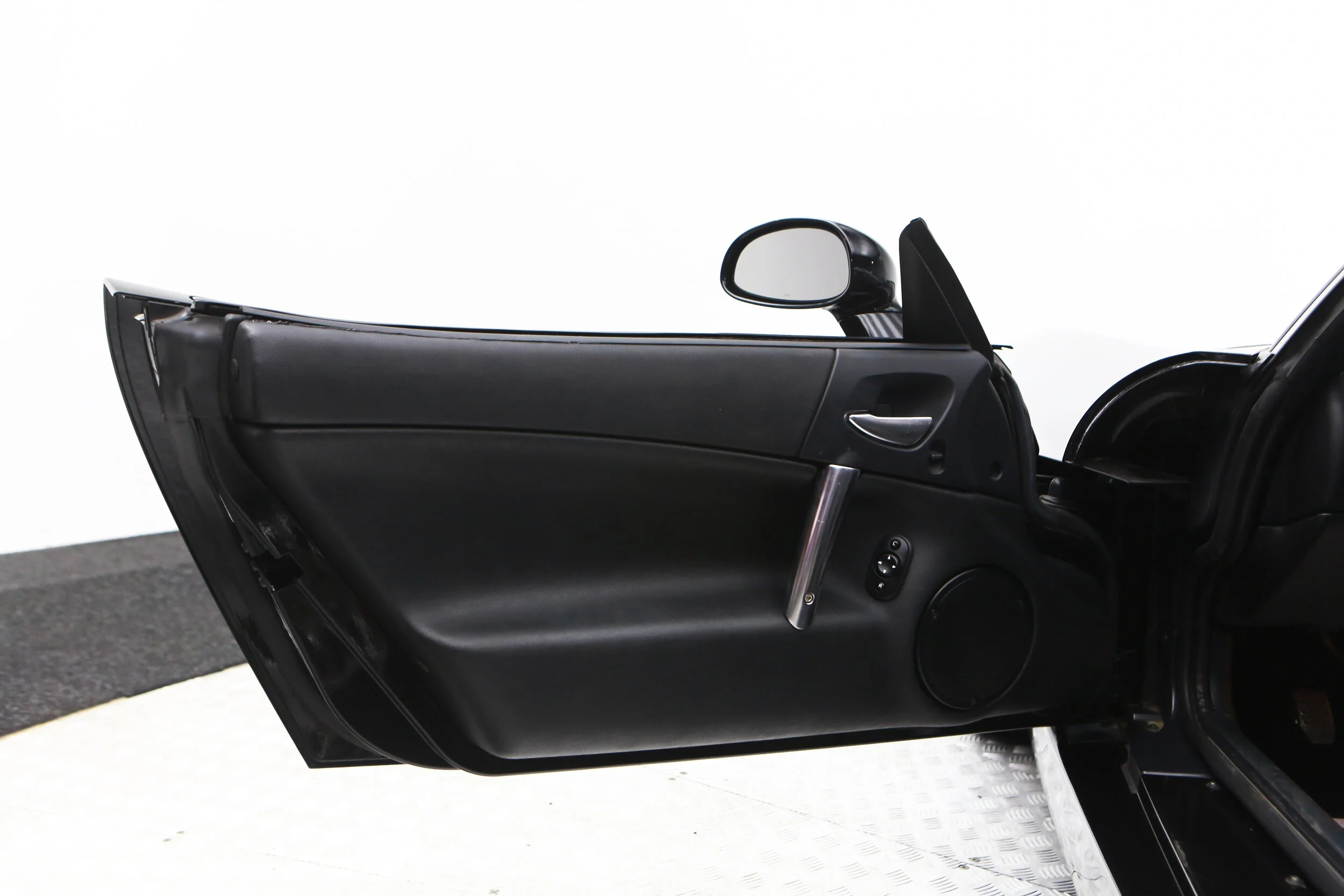 ROBERT_BASSAM_DODGE_VIPER_SRT10_2004_BLACK (4).jpg