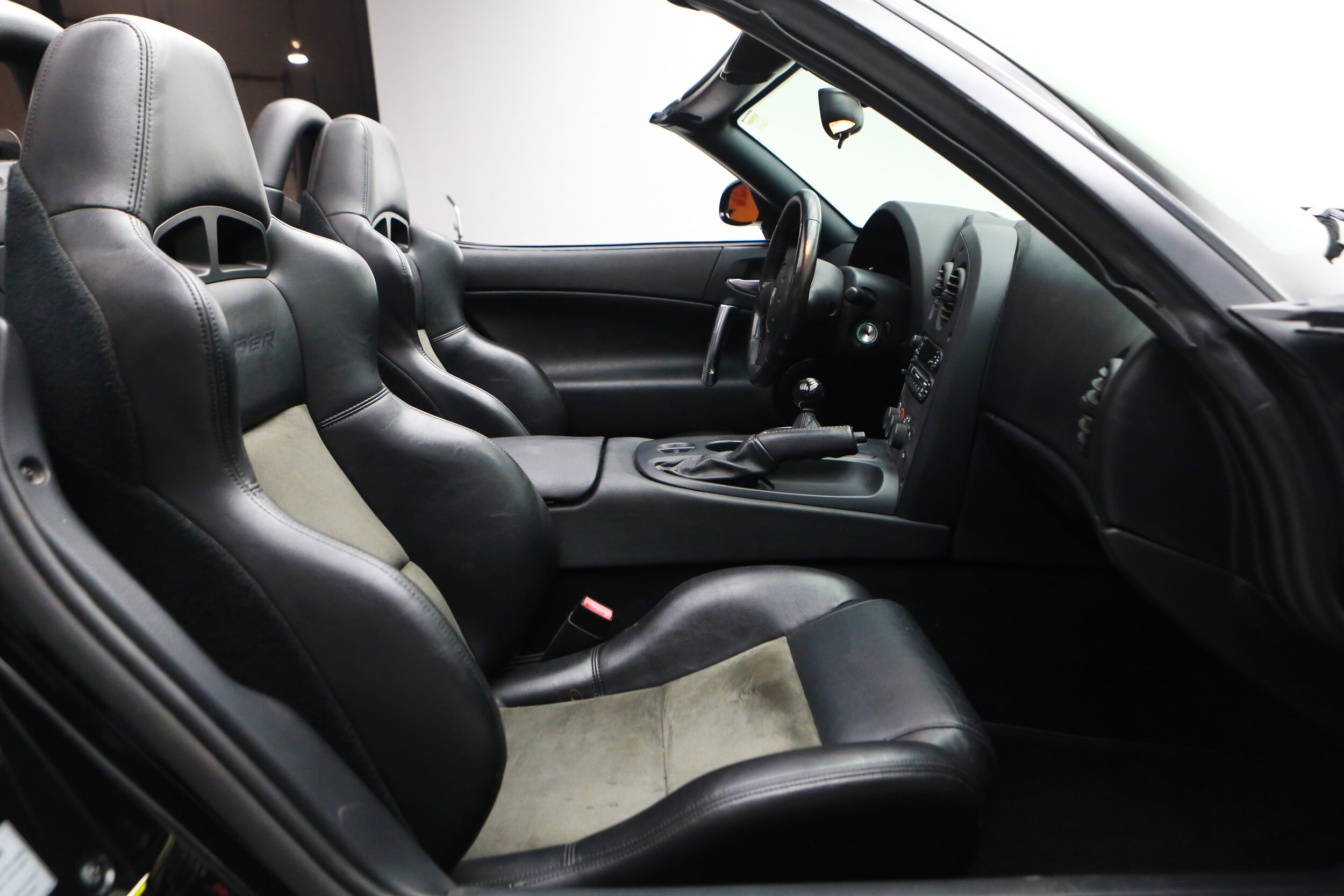 ROBERT_BASSAM_DODGE_VIPER_SRT10_2004_BLACK (24).jpg