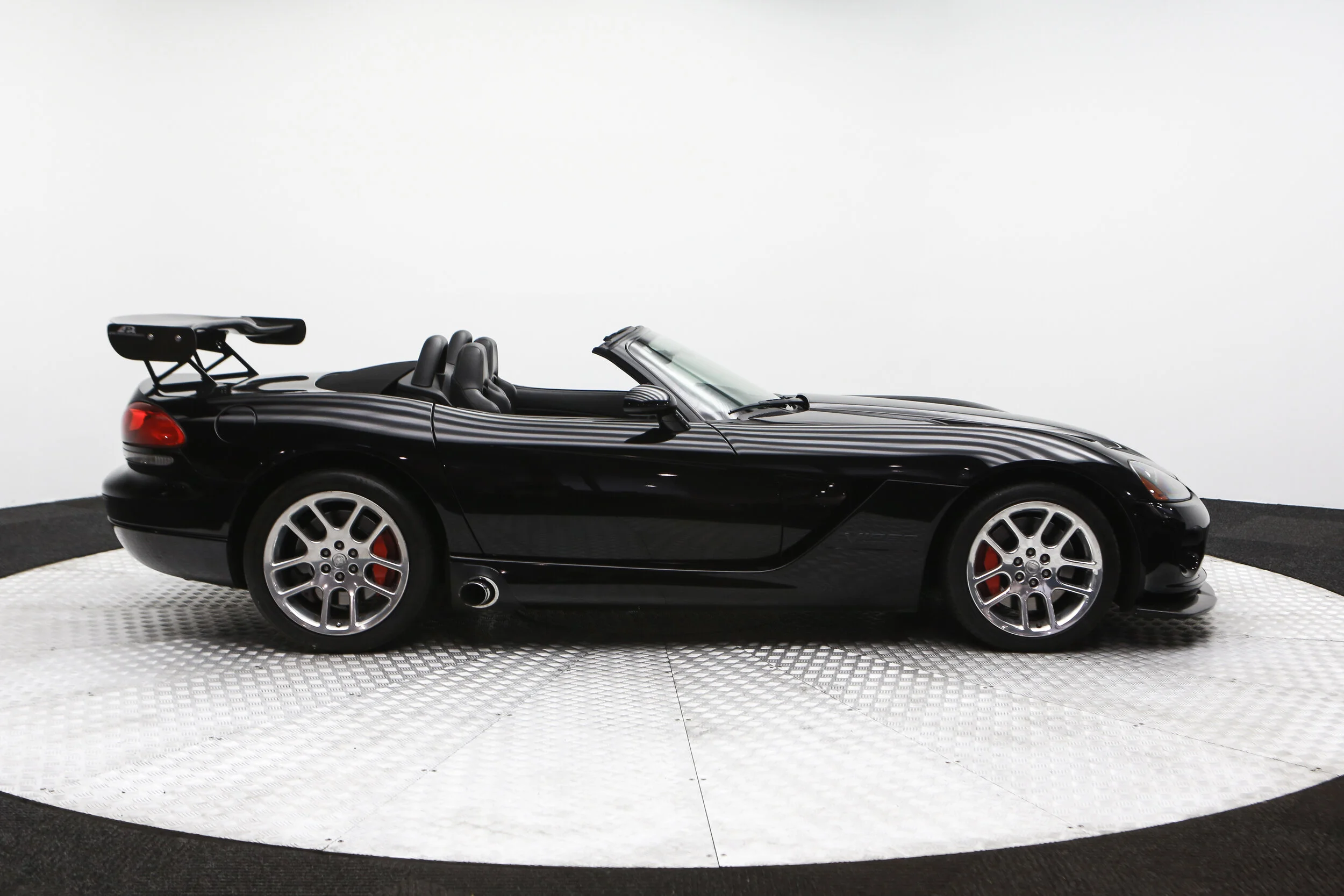ROBERT_BASSAM_DODGE_VIPER_SRT10_2004_BLACK (31).jpg