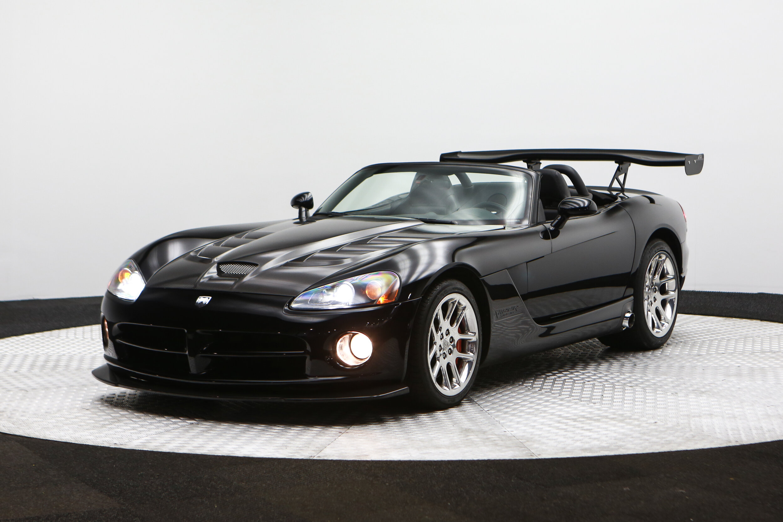 ROBERT_BASSAM_DODGE_VIPER_SRT10_2004_BLACK (33).jpg