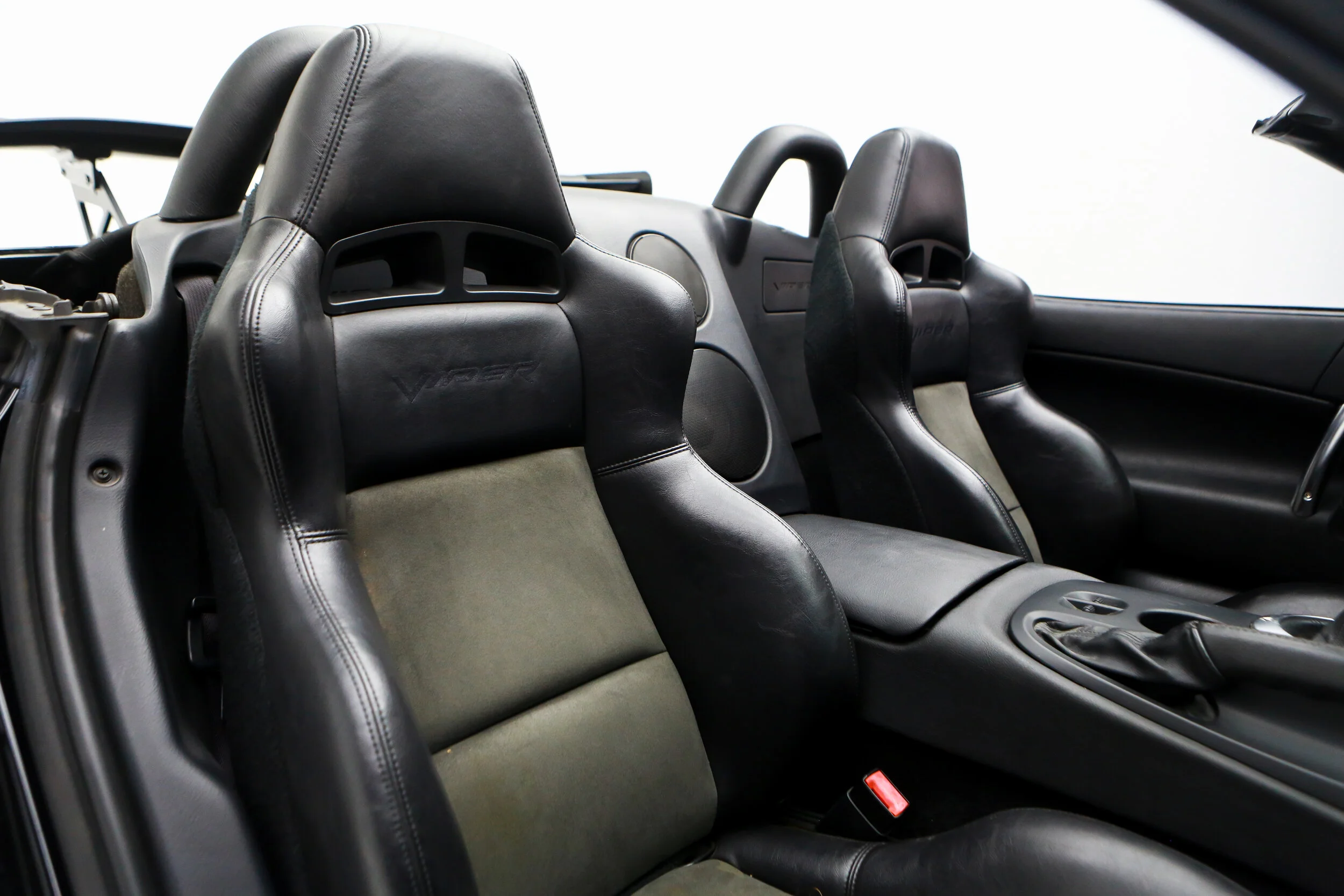 ROBERT_BASSAM_DODGE_VIPER_SRT10_2004_BLACK (36).jpg