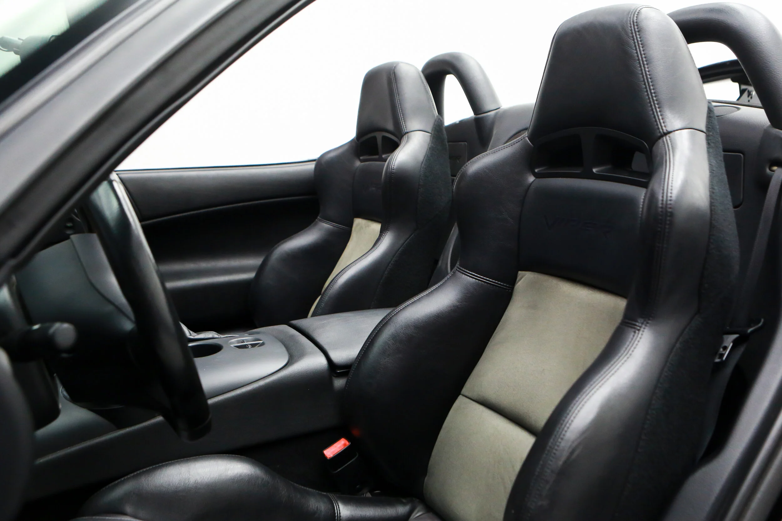 ROBERT_BASSAM_DODGE_VIPER_SRT10_2004_BLACK (38).jpg