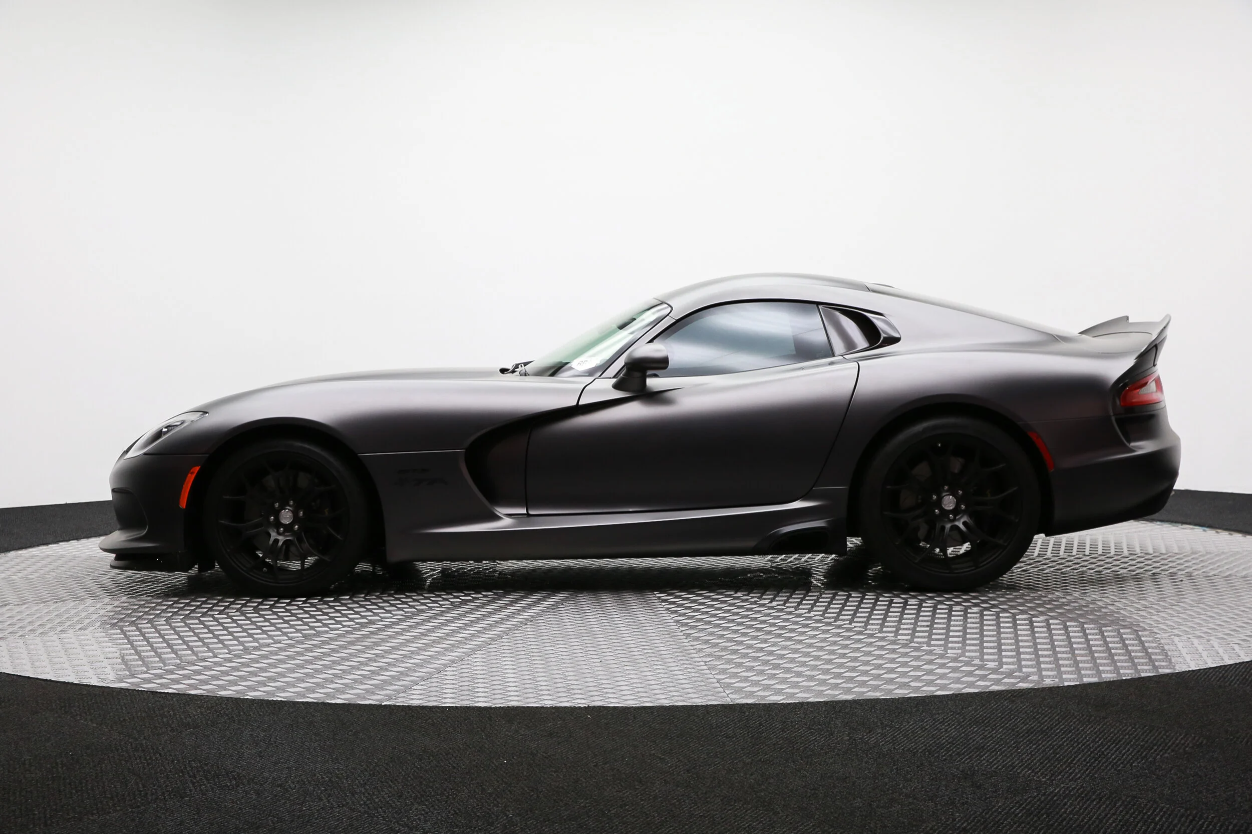 ROBERT_BASSAM_2015_DODGE_VIPER_GTS_MATTE_BLACK (59).jpg