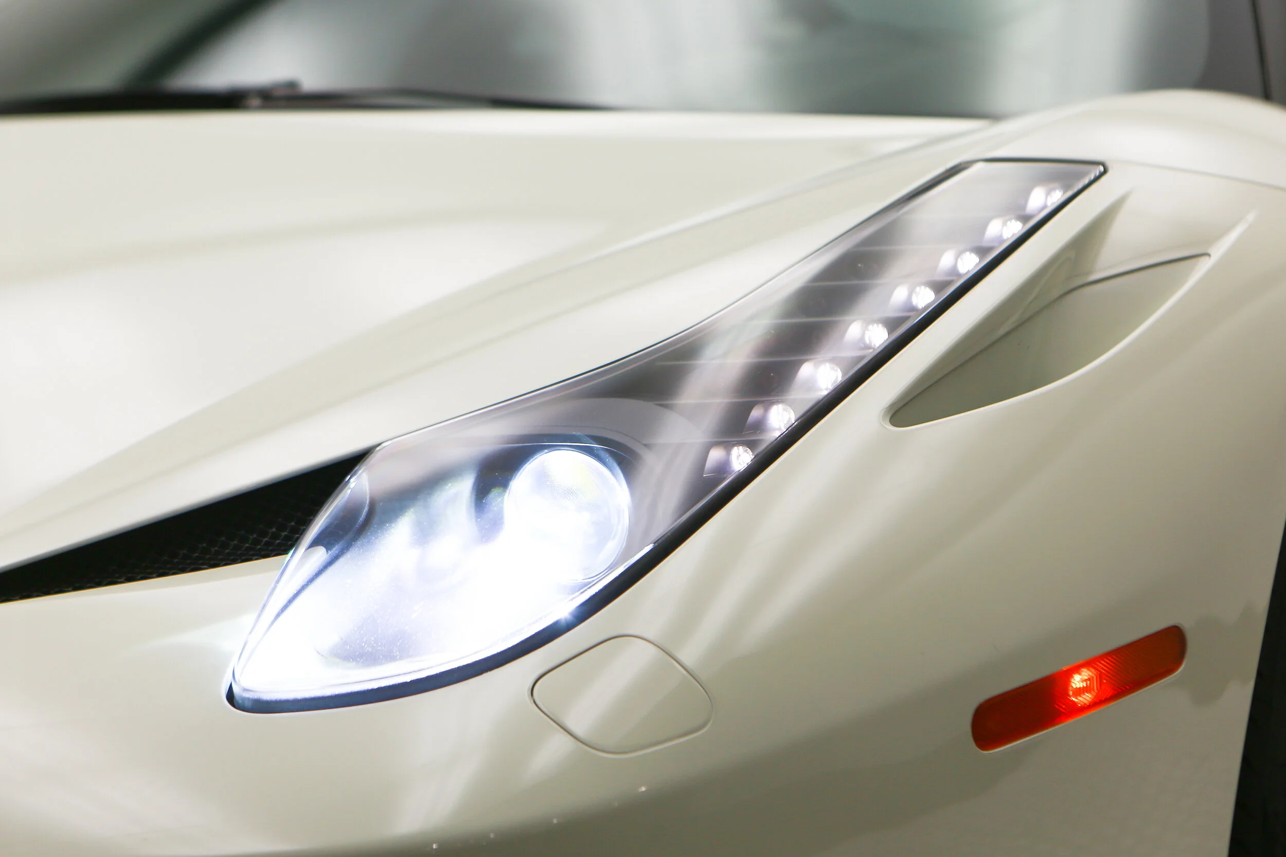 ROBERT_BASSAM_FERRARI_458_ITALIA_2011_WHITE (69).jpg