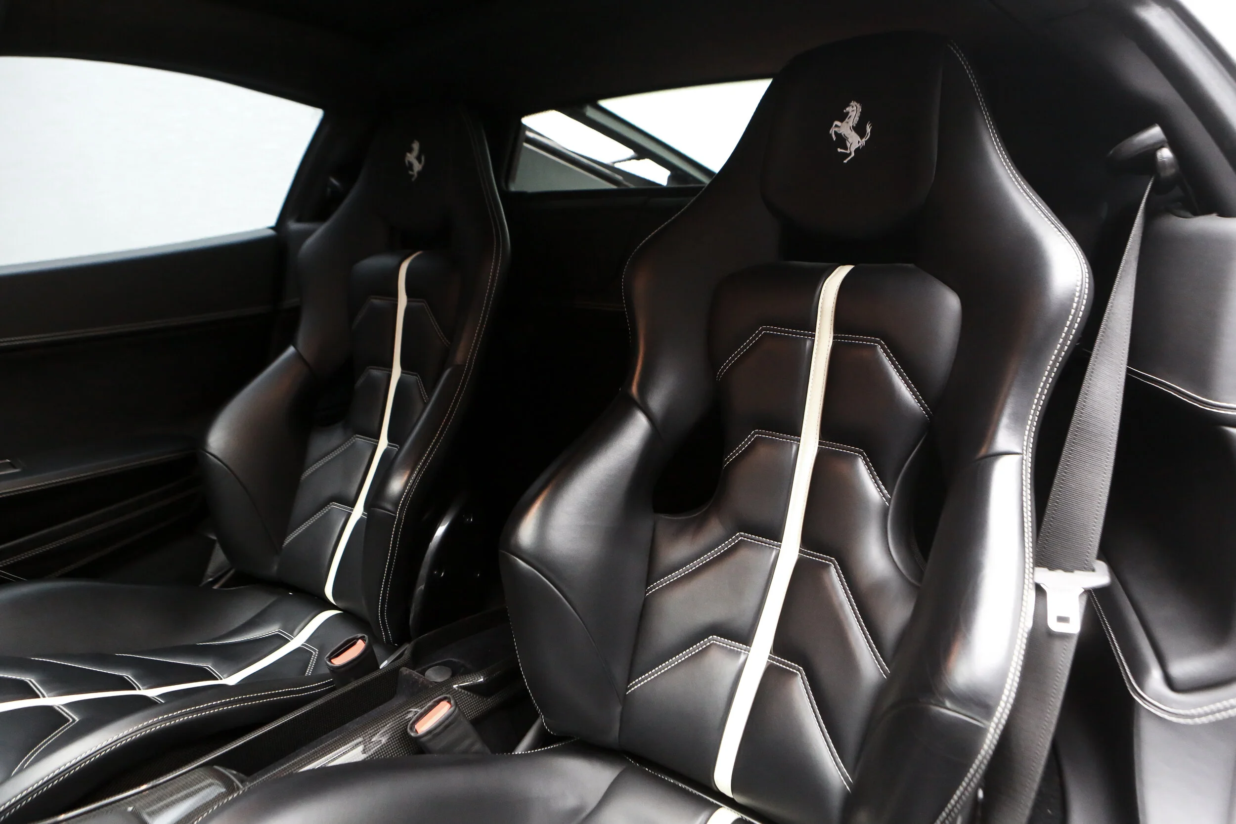 ROBERT_BASSAM_FERRARI_458_ITALIA_2011_WHITE (73).jpg