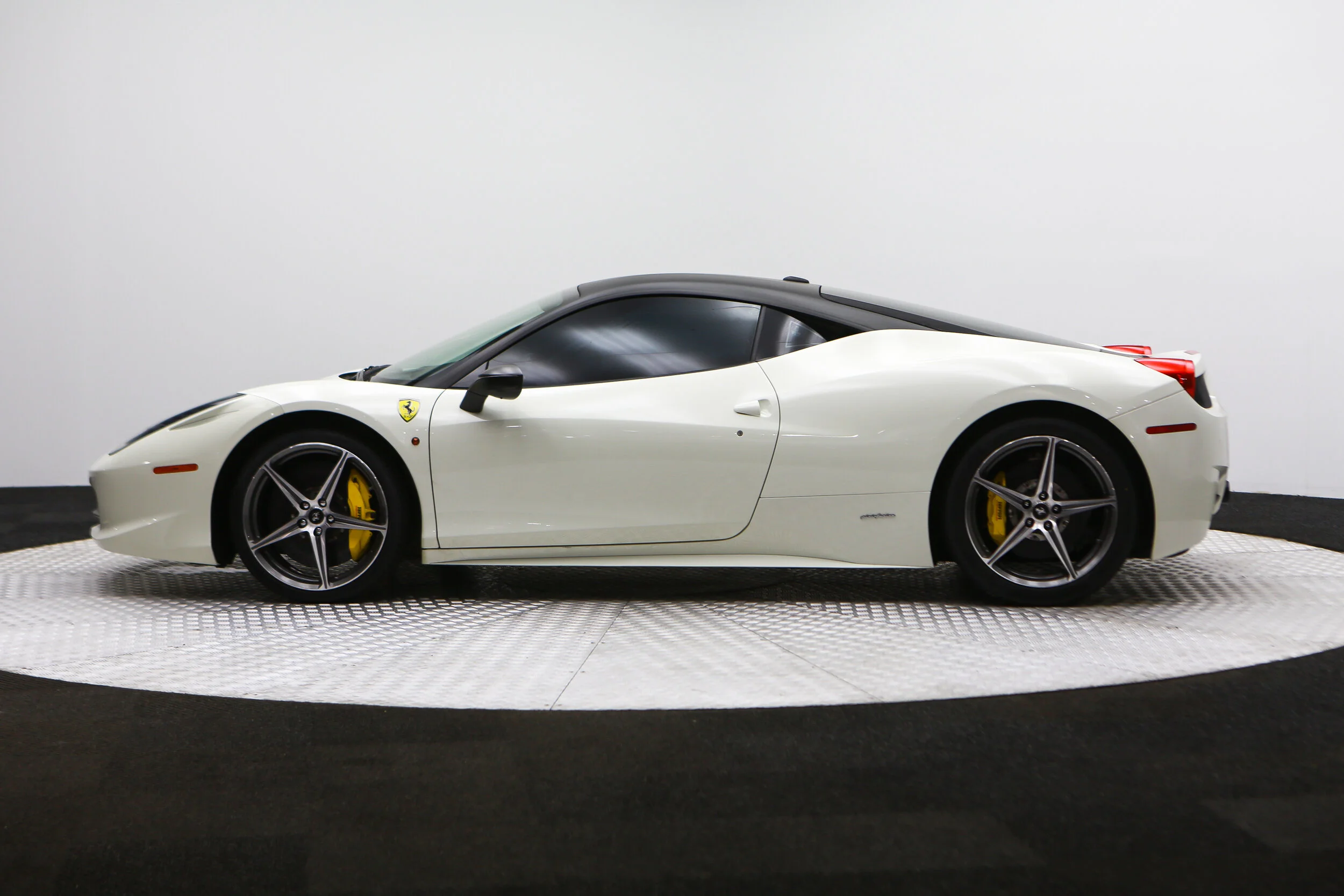 ROBERT_BASSAM_FERRARI_458_ITALIA_2011_WHITE (80).jpg