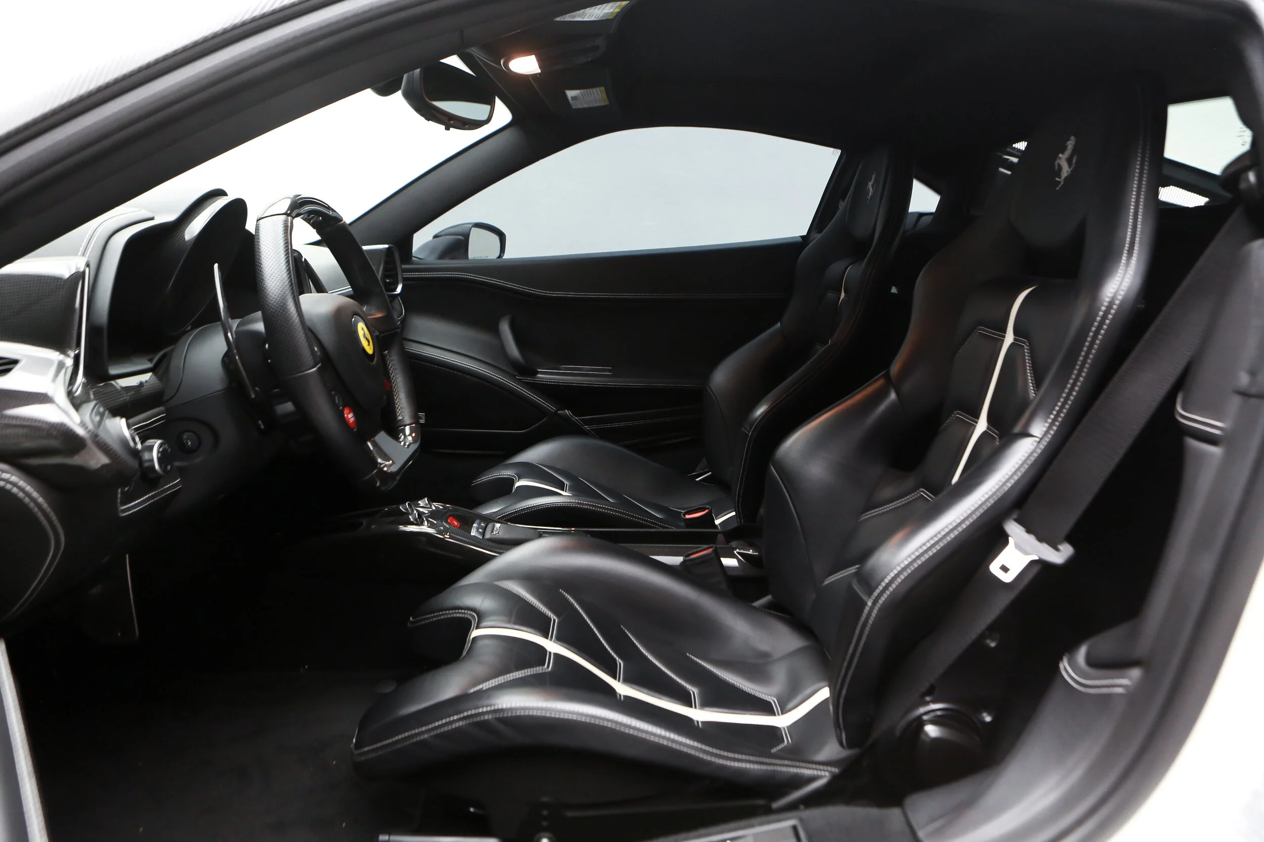 ROBERT_BASSAM_FERRARI_458_ITALIA_2011_WHITE (81).jpg