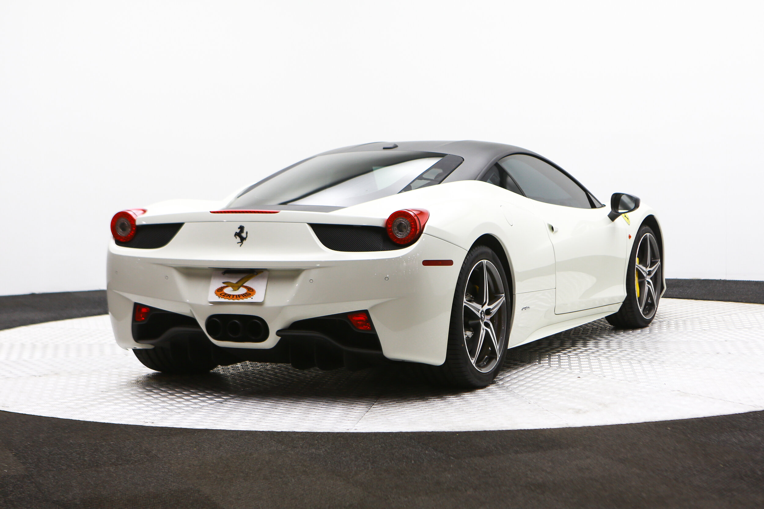 ROBERT_BASSAM_FERRARI_458_ITALIA_2011_WHITE (1).jpg