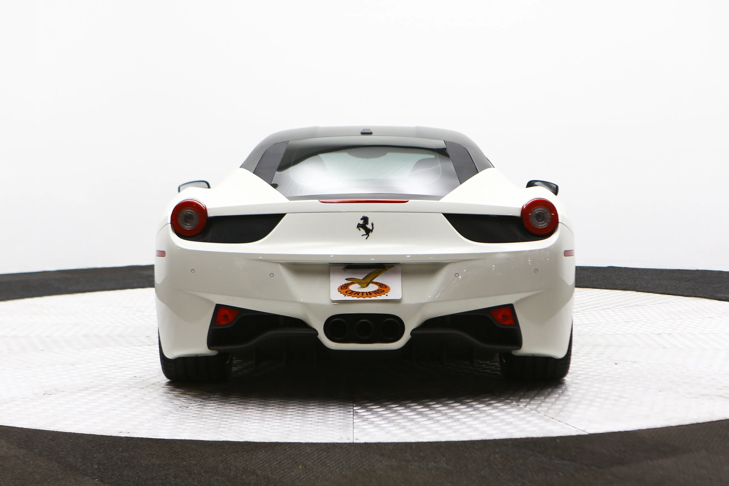 ROBERT_BASSAM_FERRARI_458_ITALIA_2011_WHITE (2).jpg