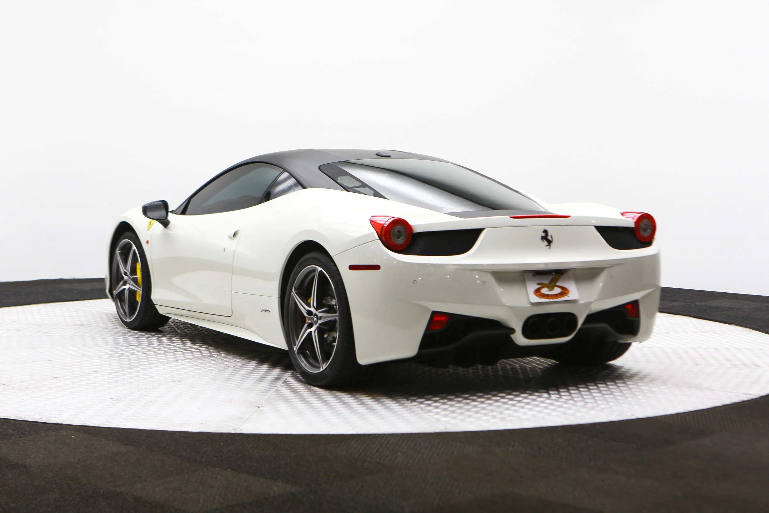 ROBERT_BASSAM_FERRARI_458_ITALIA_2011_WHITE (3).jpg