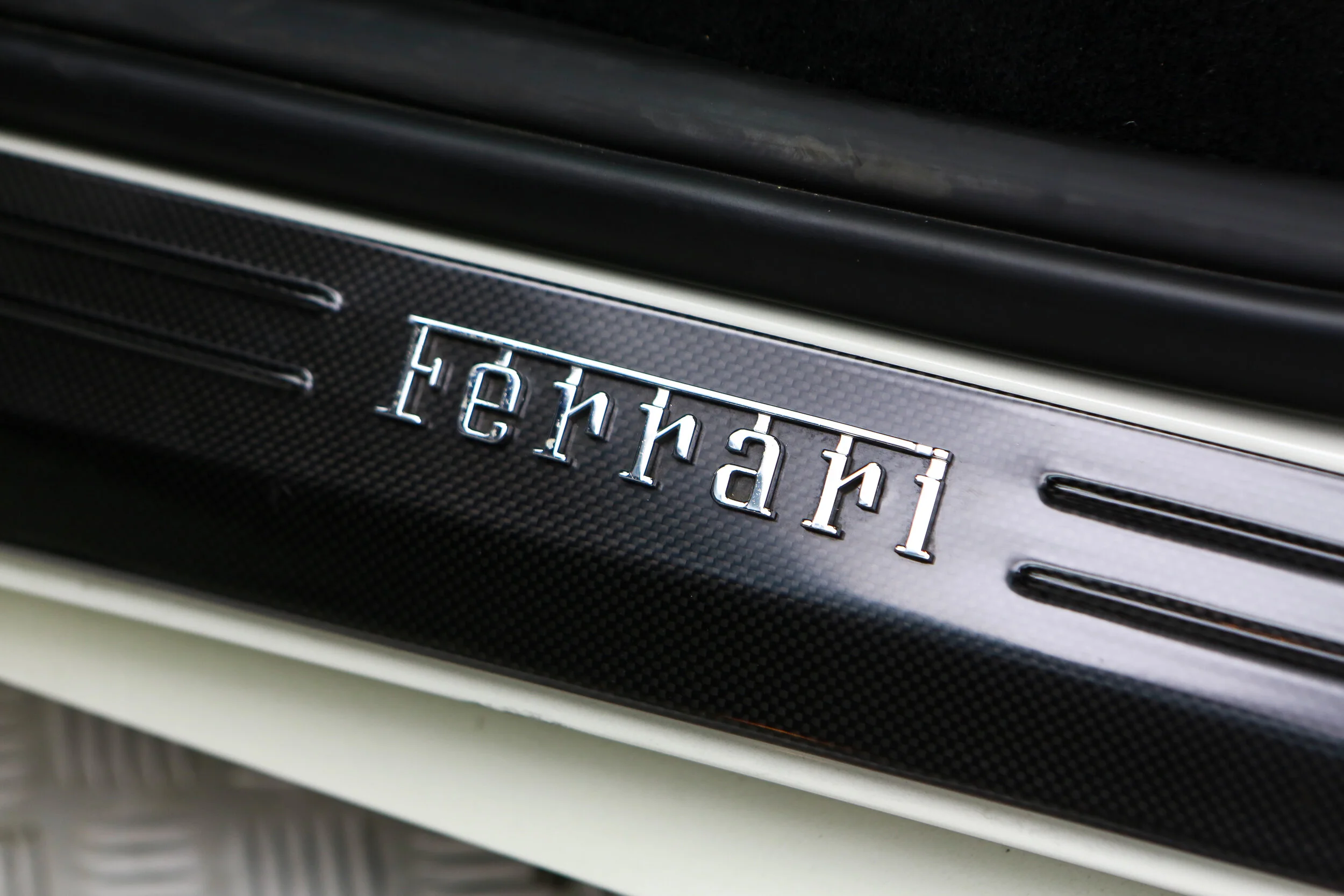 ROBERT_BASSAM_FERRARI_458_ITALIA_2011_WHITE (7).jpg