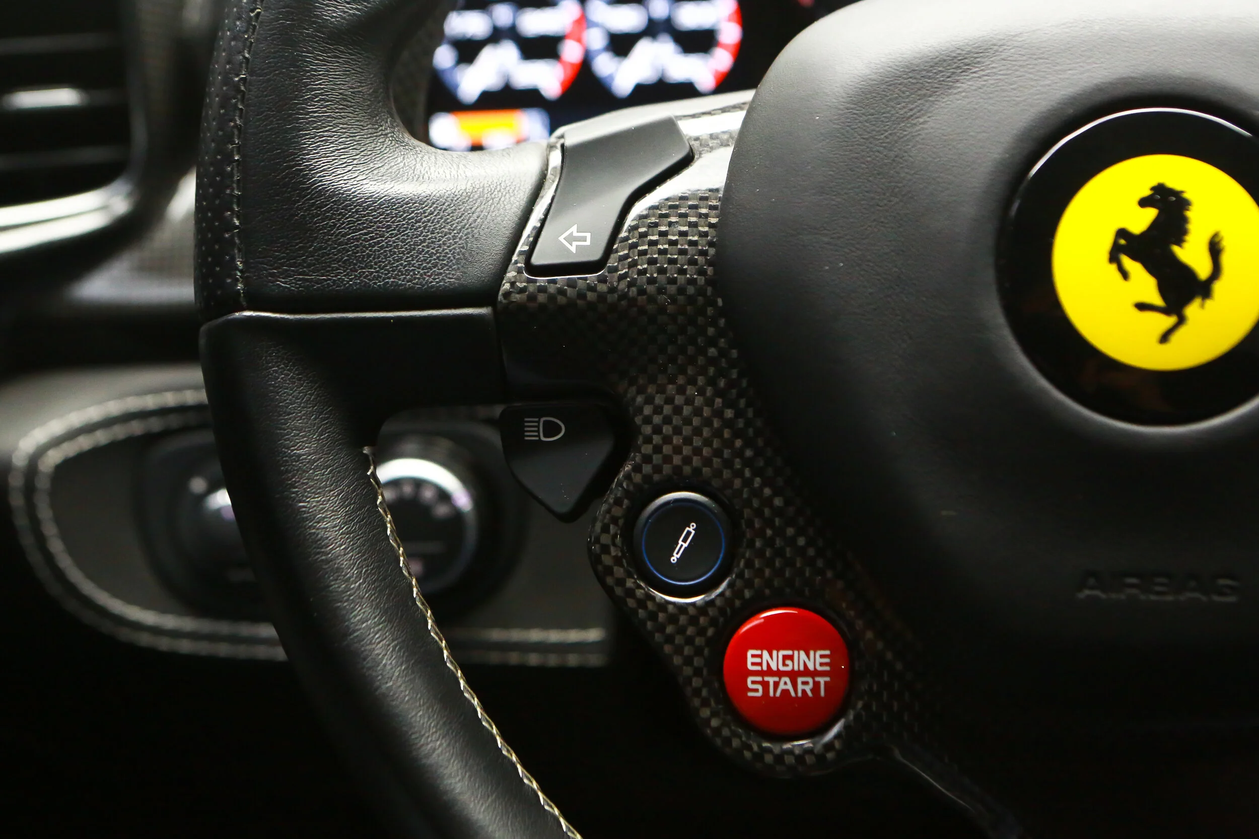ROBERT_BASSAM_FERRARI_458_ITALIA_2011_WHITE (14).jpg