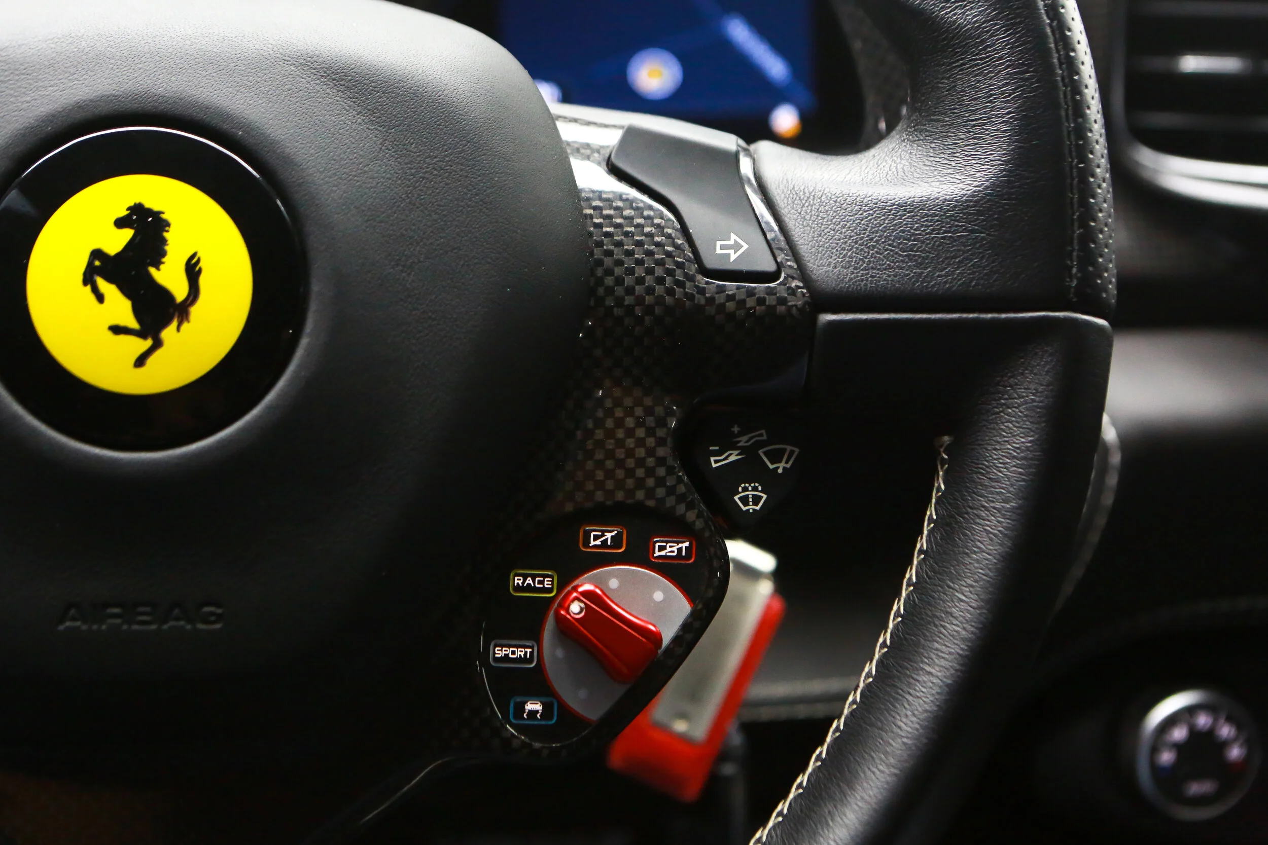 ROBERT_BASSAM_FERRARI_458_ITALIA_2011_WHITE (15).jpg