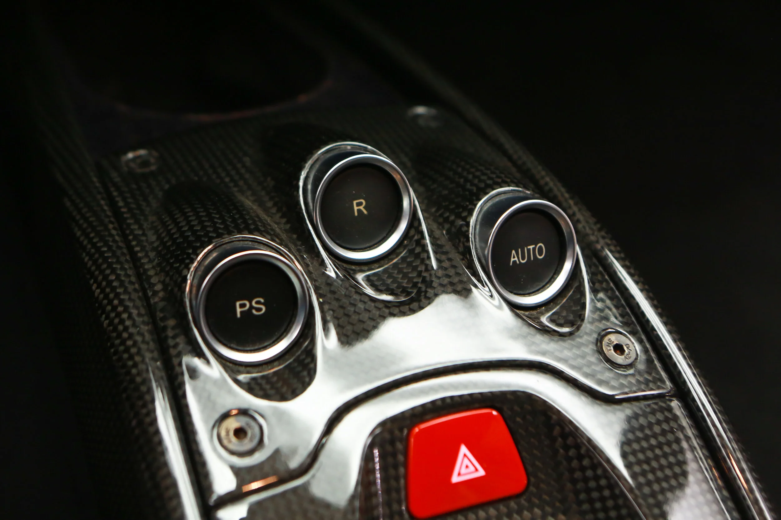 ROBERT_BASSAM_FERRARI_458_ITALIA_2011_WHITE (27).jpg