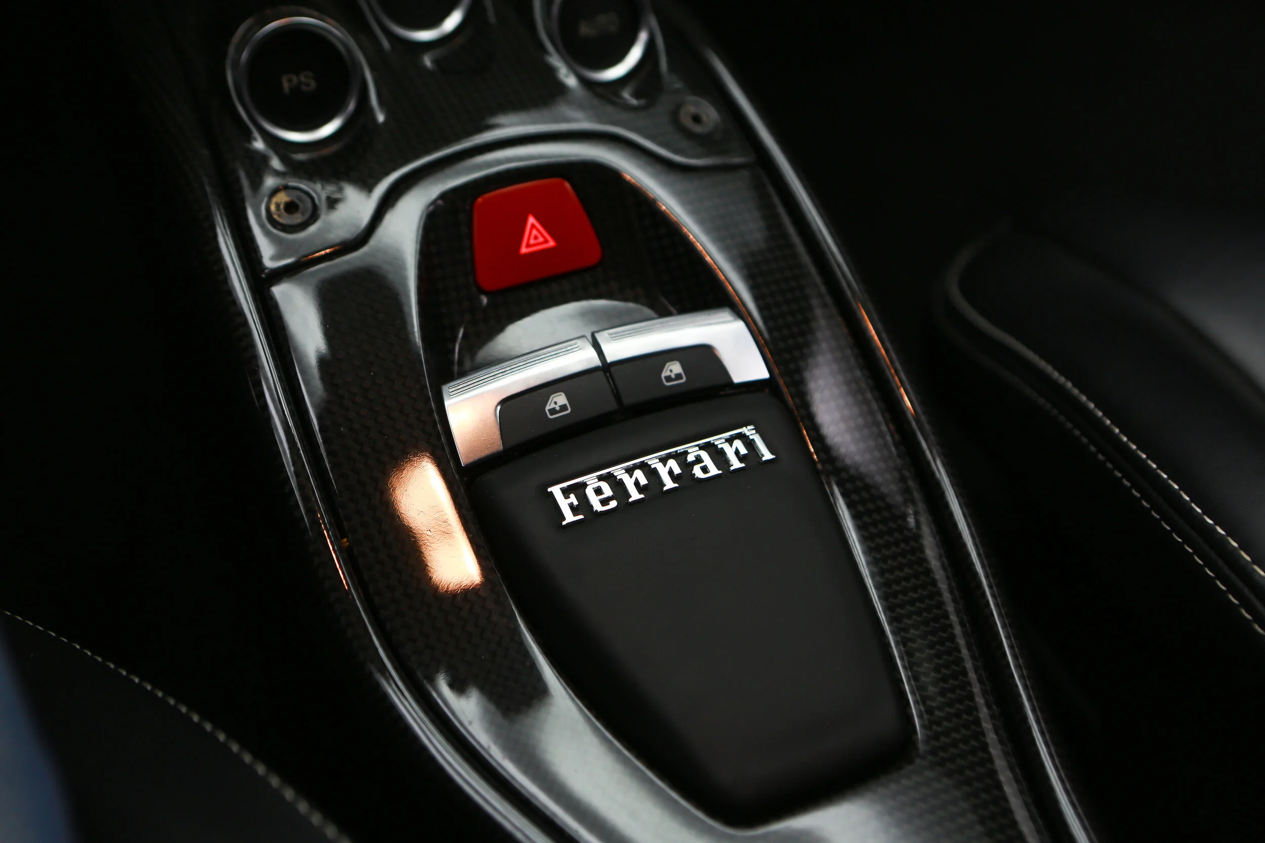 ROBERT_BASSAM_FERRARI_458_ITALIA_2011_WHITE (28).jpg
