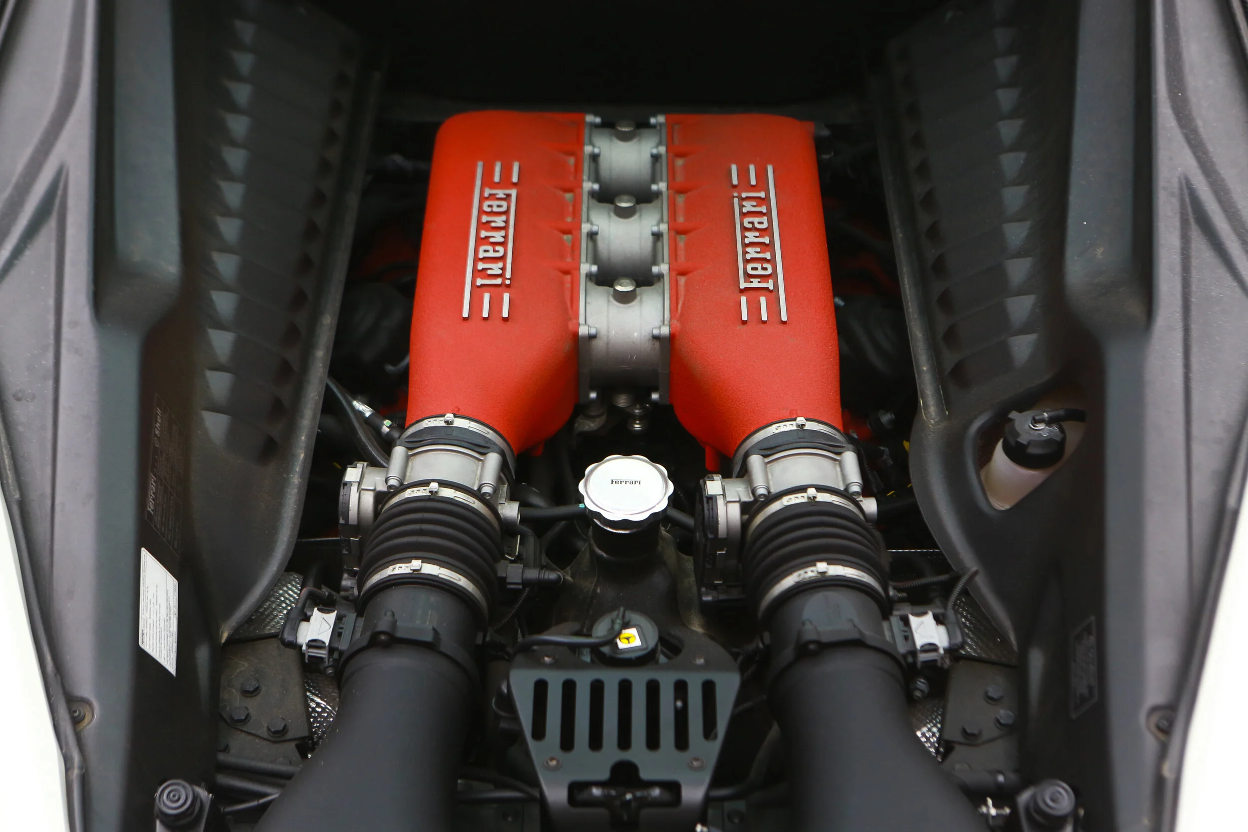 ROBERT_BASSAM_FERRARI_458_ITALIA_2011_WHITE (34).jpg