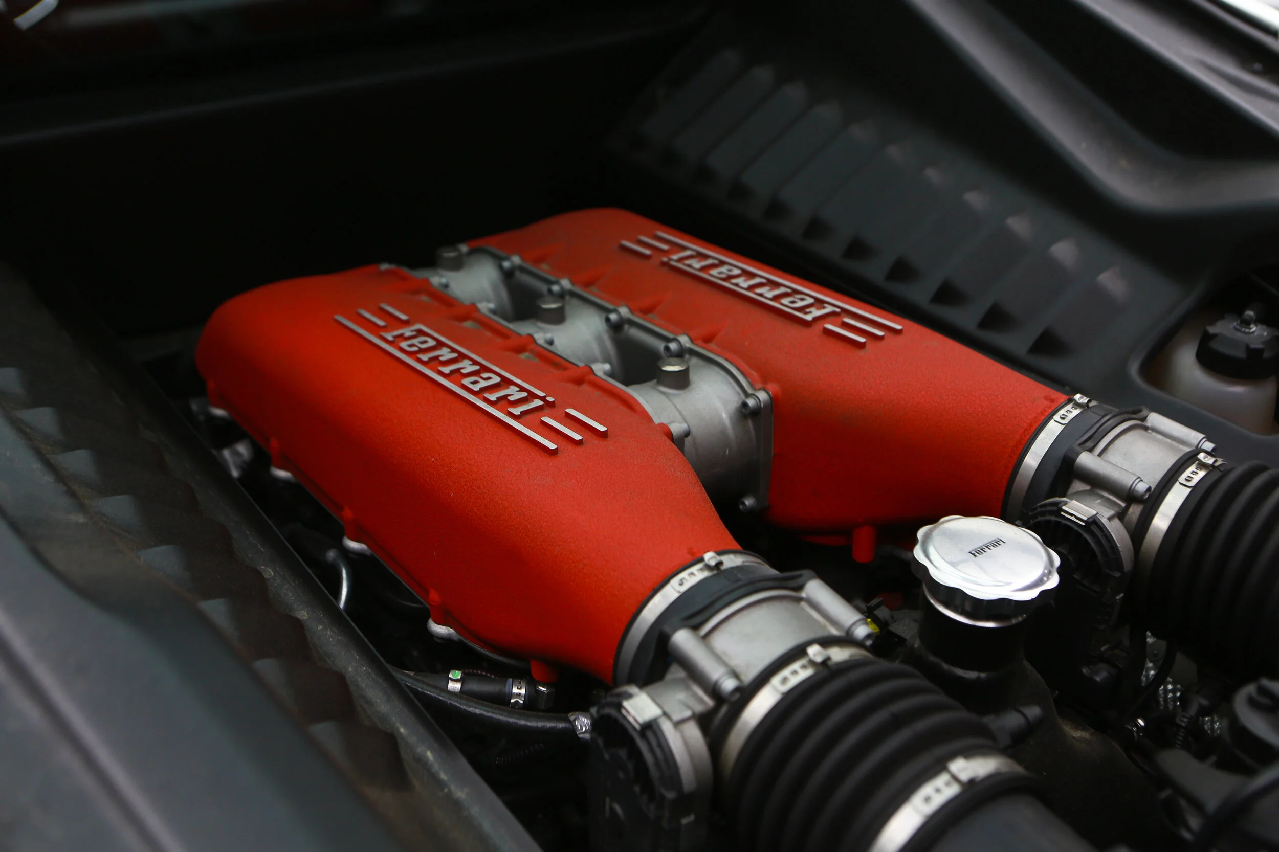 ROBERT_BASSAM_FERRARI_458_ITALIA_2011_WHITE (36).jpg