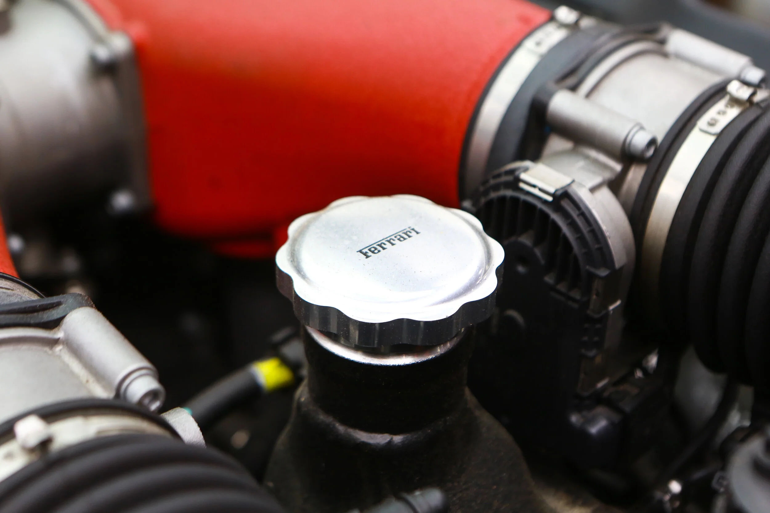 ROBERT_BASSAM_FERRARI_458_ITALIA_2011_WHITE (37).jpg