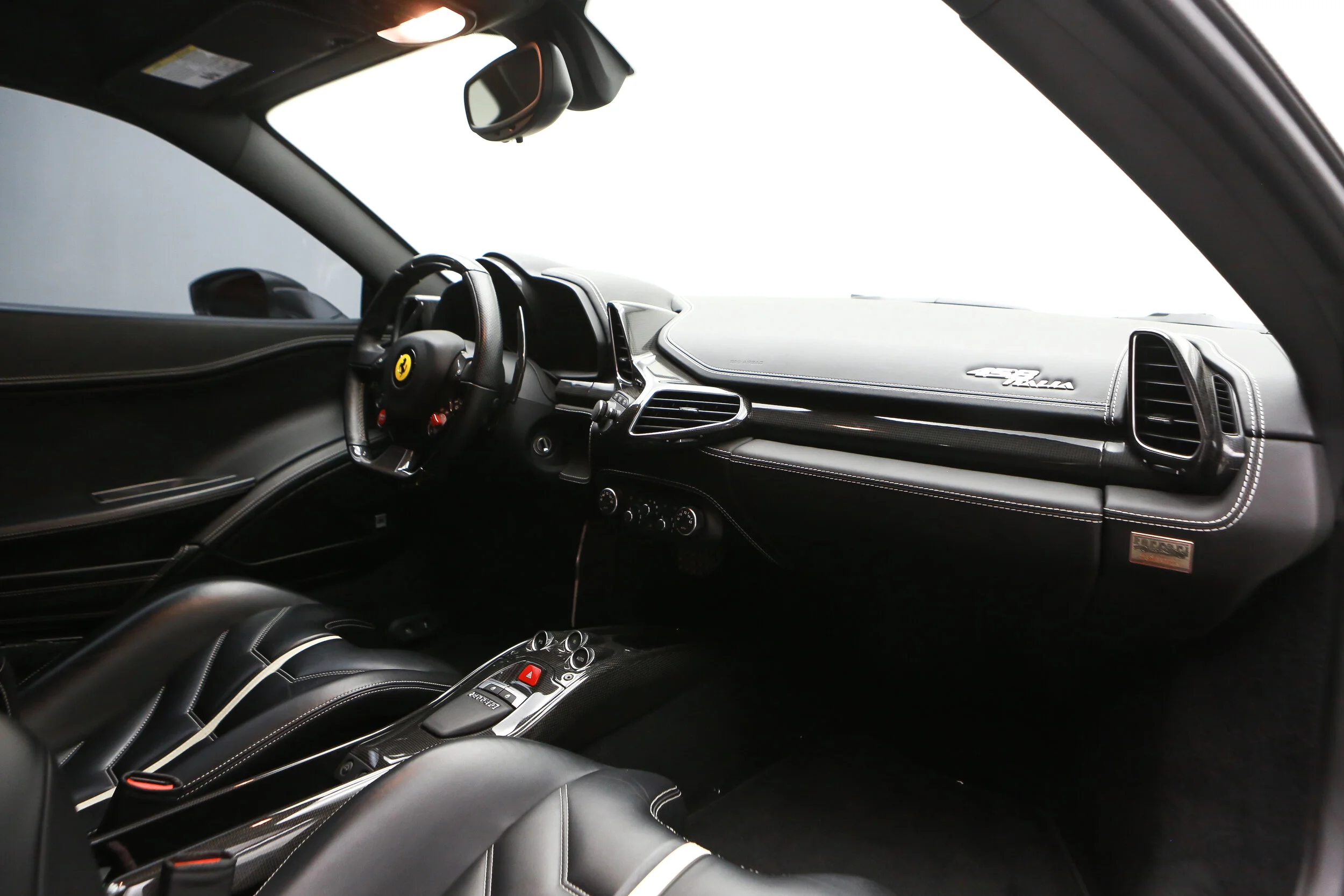 ROBERT_BASSAM_FERRARI_458_ITALIA_2011_WHITE (41).jpg
