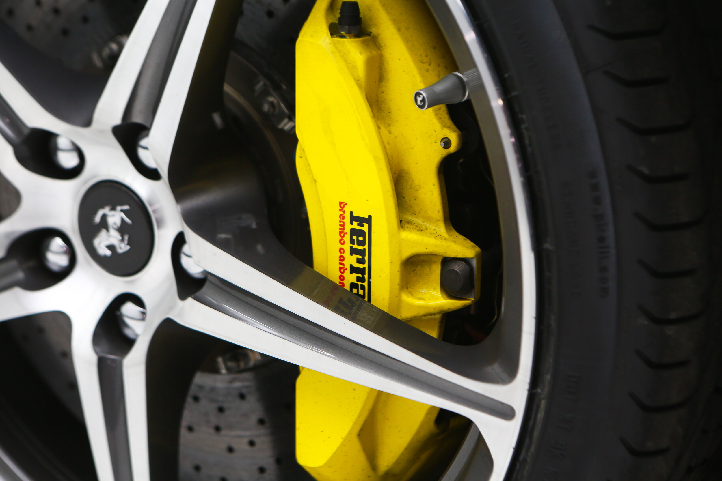ROBERT_BASSAM_FERRARI_458_ITALIA_2011_WHITE (47).jpg