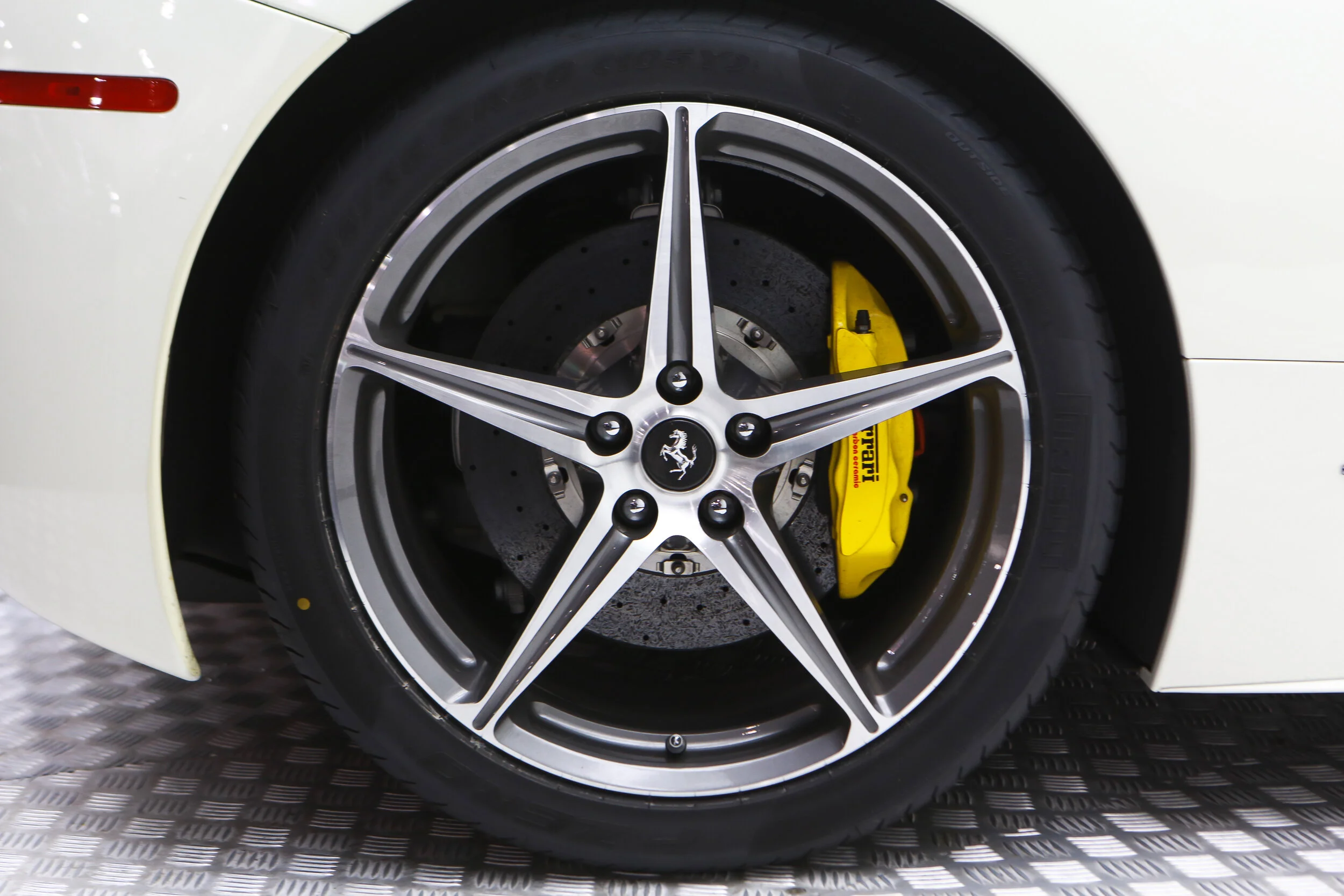 ROBERT_BASSAM_FERRARI_458_ITALIA_2011_WHITE (50).jpg