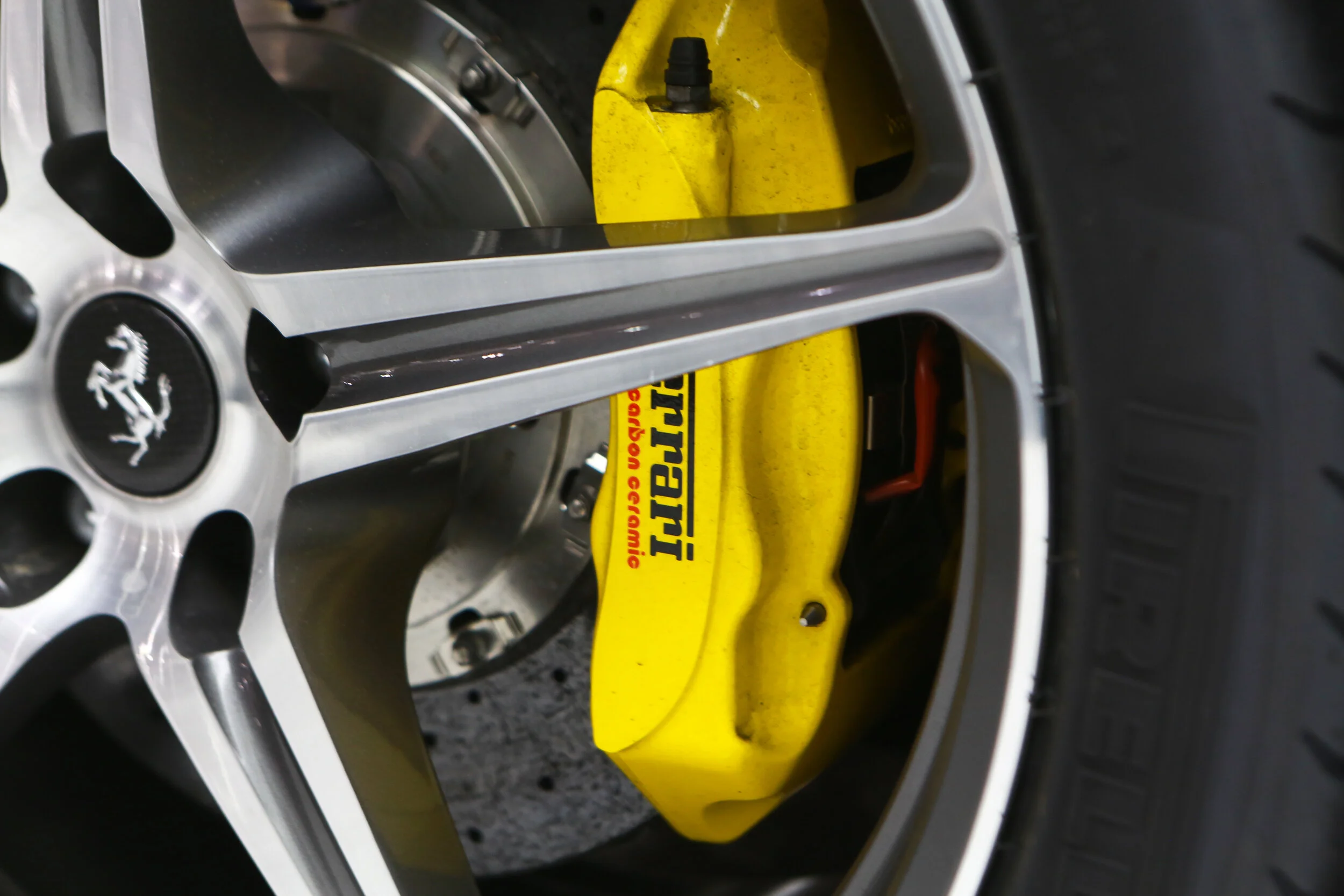 ROBERT_BASSAM_FERRARI_458_ITALIA_2011_WHITE (51).jpg