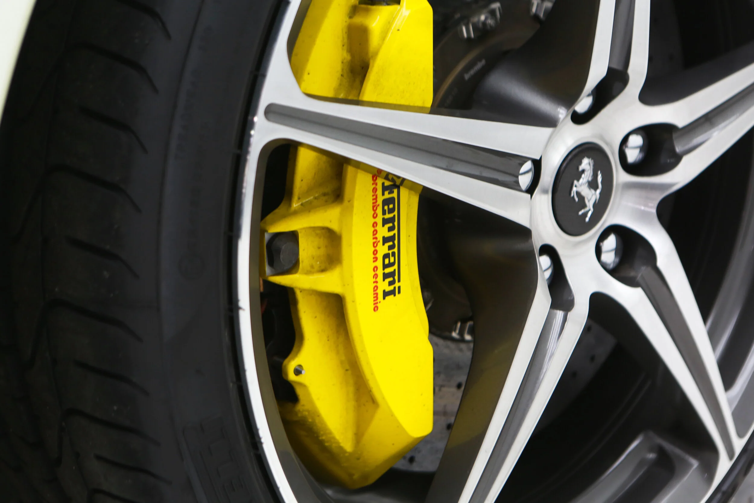 ROBERT_BASSAM_FERRARI_458_ITALIA_2011_WHITE (53).jpg