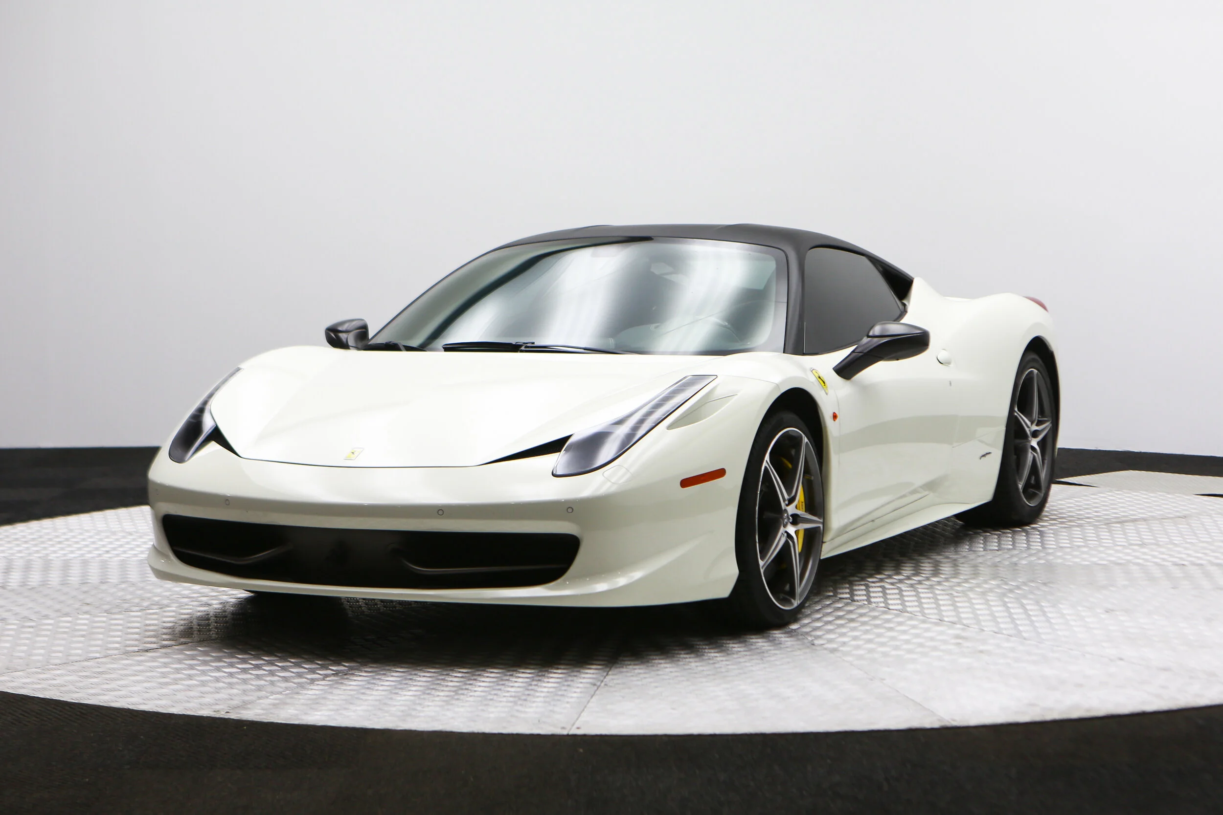 ROBERT_BASSAM_FERRARI_458_ITALIA_2011_WHITE (59).jpg