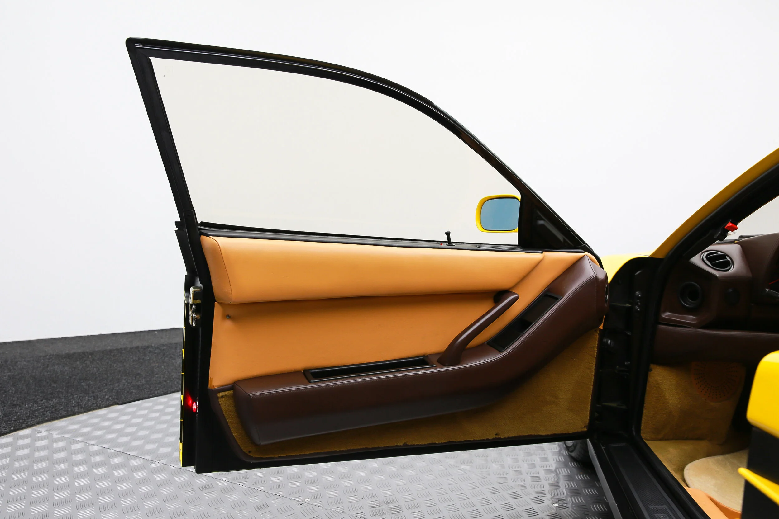ROBERT_BASSAM_FERRARI_TESTAROSSA_1990_YELLOW (4).jpg
