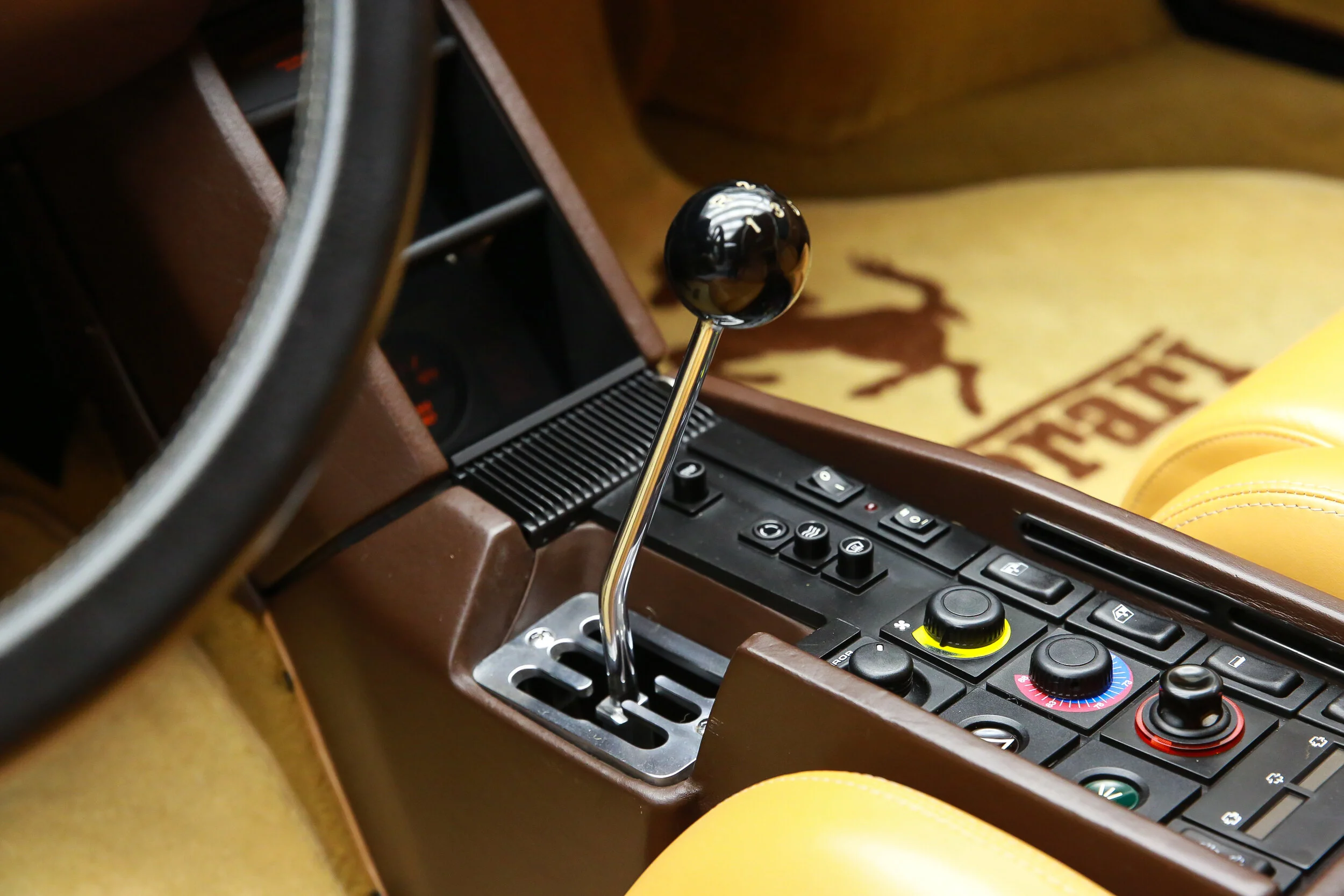 ROBERT_BASSAM_FERRARI_TESTAROSSA_1990_YELLOW (6).jpg