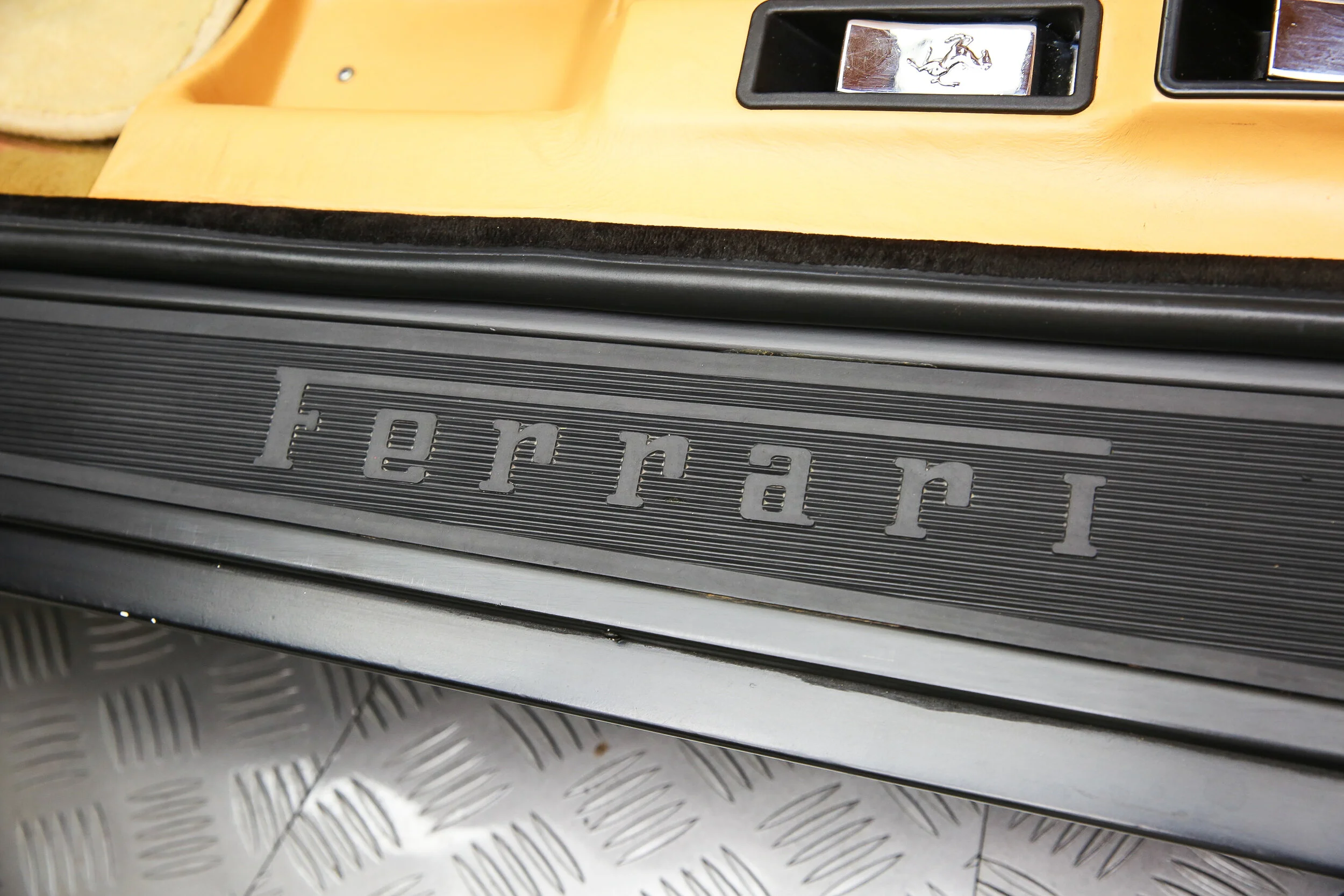 ROBERT_BASSAM_FERRARI_TESTAROSSA_1990_YELLOW (8).jpg